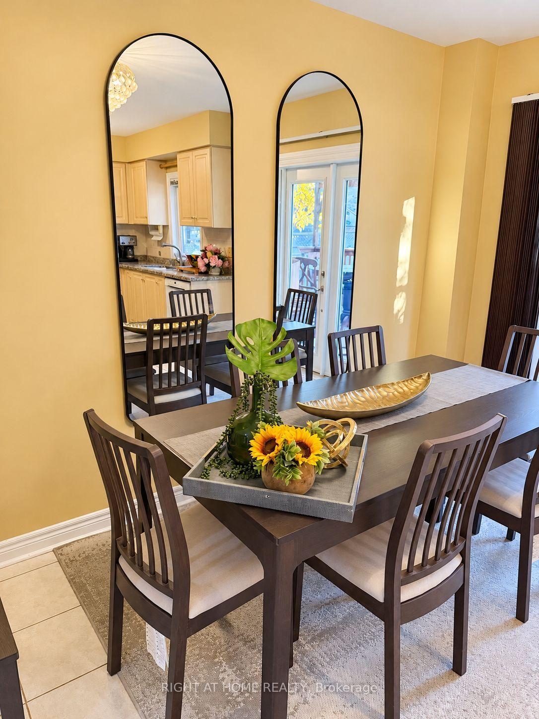 Photo 15 of 205 deepsprings Crescent, Vaughan, Concord — HOMEH