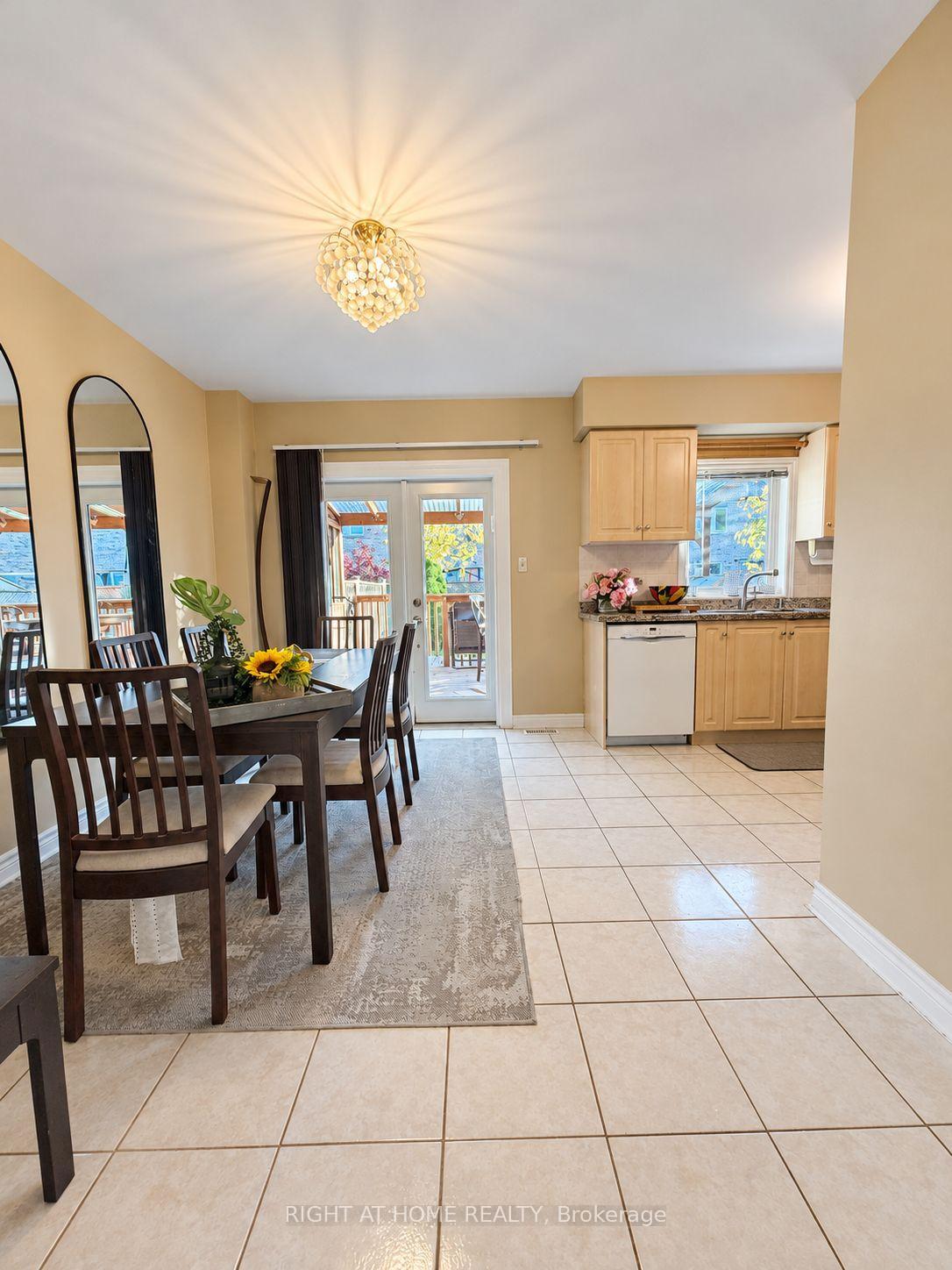 Photo 16 of 205 deepsprings Crescent, Vaughan, Concord — HOMEH