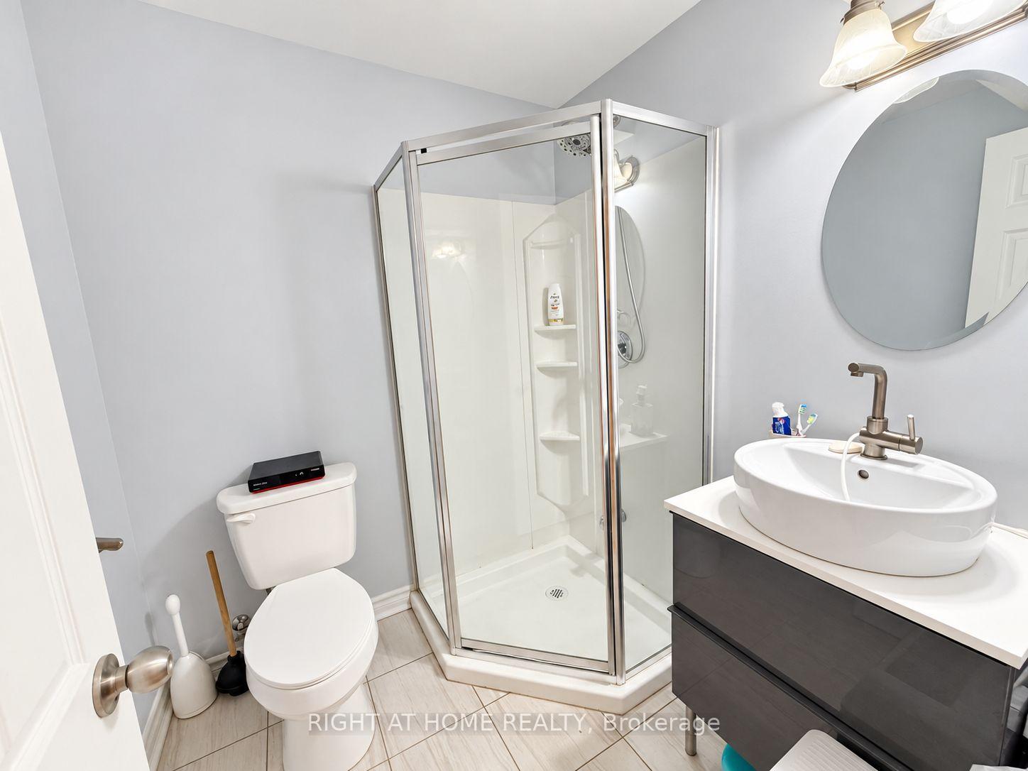Photo 19 of 205 deepsprings Crescent, Vaughan, Concord — HOMEH