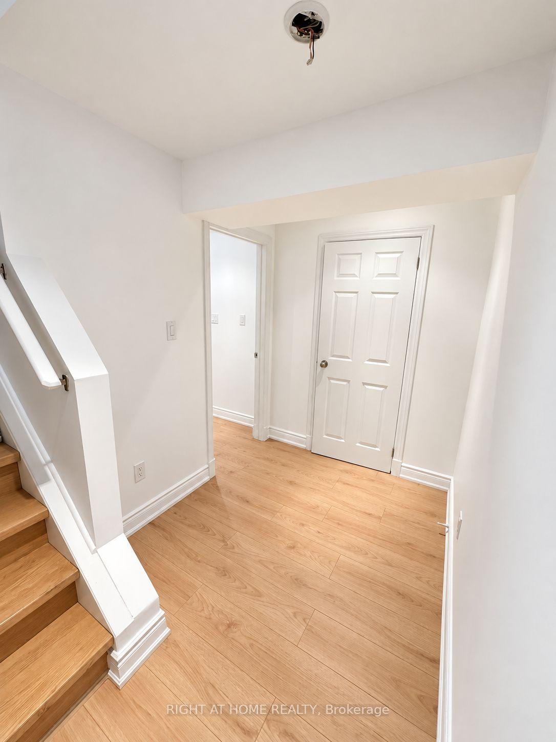 Photo 24 of 205 deepsprings Crescent, Vaughan, Concord — HOMEH