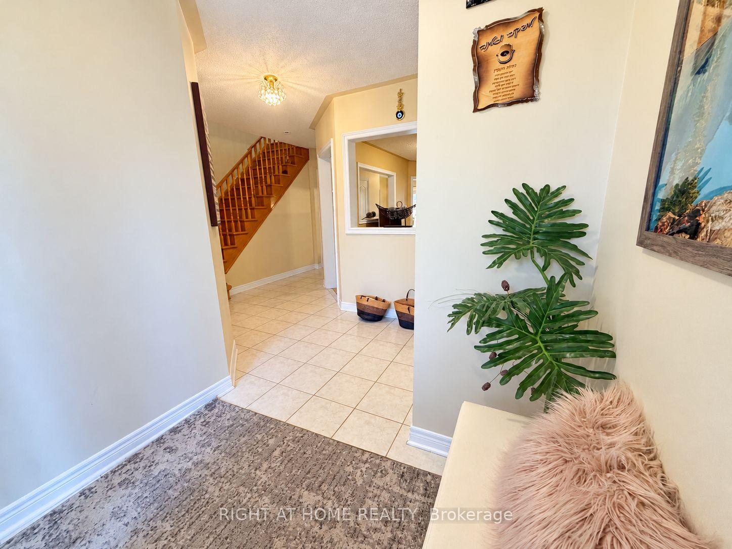 Photo 25 of 205 deepsprings Crescent, Vaughan, Concord — HOMEH