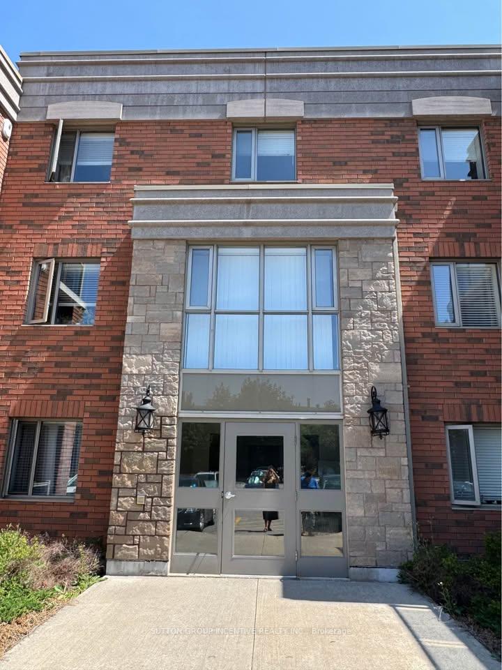 Photo 2 of Unit 204, 496 Yonge Street, Barrie, Painswick North — HOMEH