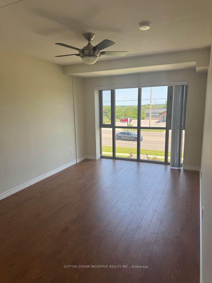 Photo 3 of Unit 204, 496 Yonge Street, Barrie, Painswick North — HOMEH