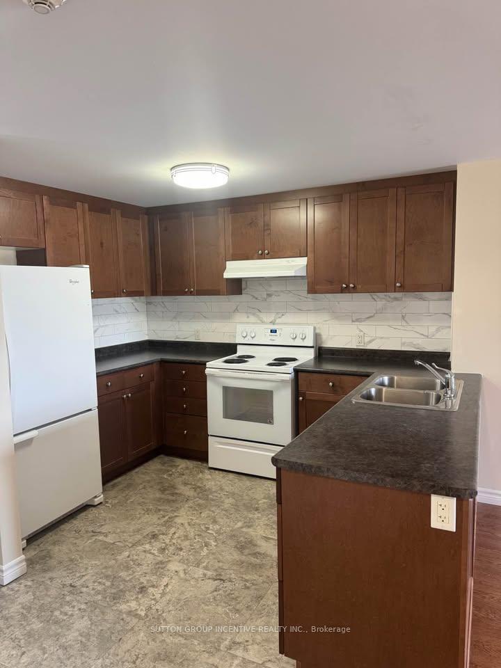 Photo 4 of Unit 204, 496 Yonge Street, Barrie, Painswick North — HOMEH