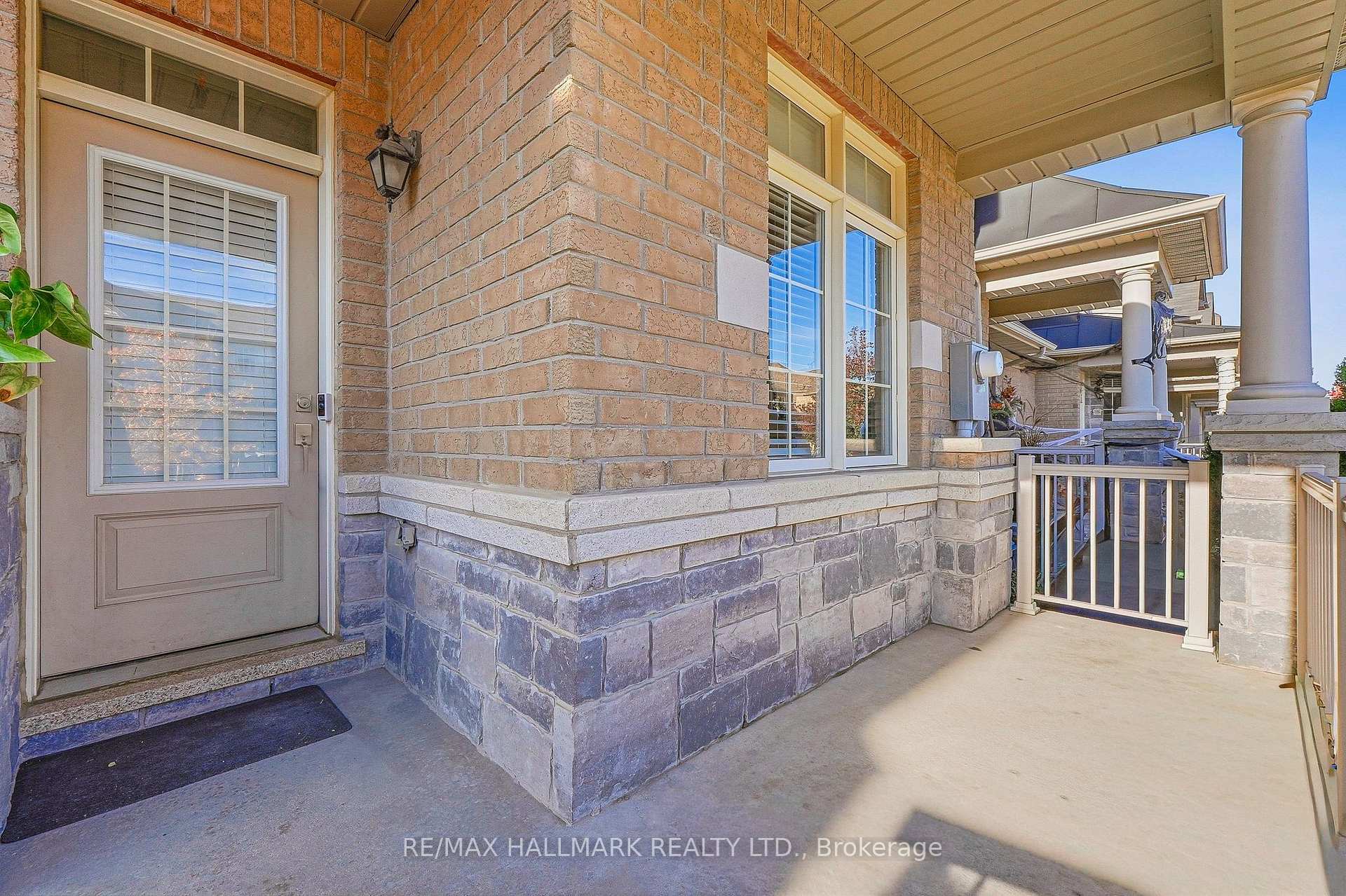 Photo 3 of 18 Trentonian Street, Brampton, Sandringham-Wellington North — HOMEH
