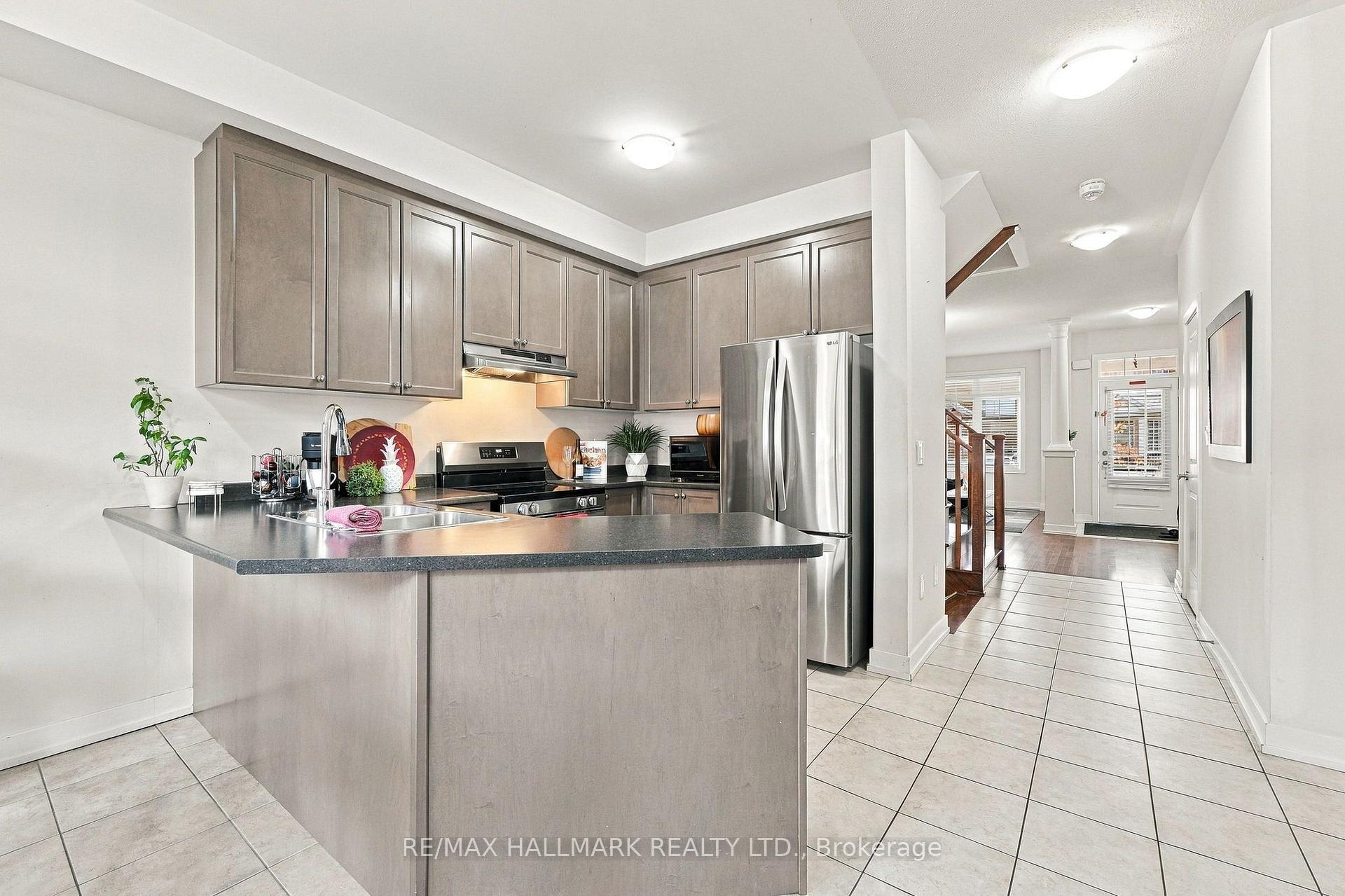 Photo 12 of 18 Trentonian Street, Brampton, Sandringham-Wellington North — HOMEH
