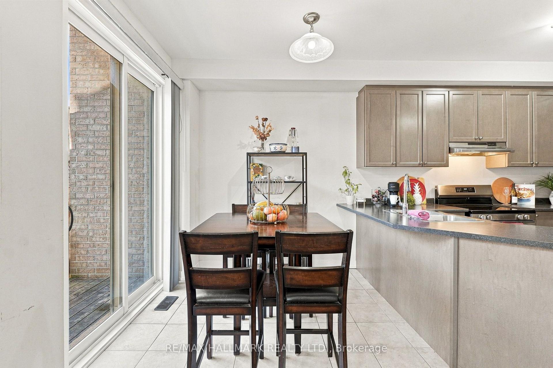 Photo 13 of 18 Trentonian Street, Brampton, Sandringham-Wellington North — HOMEH