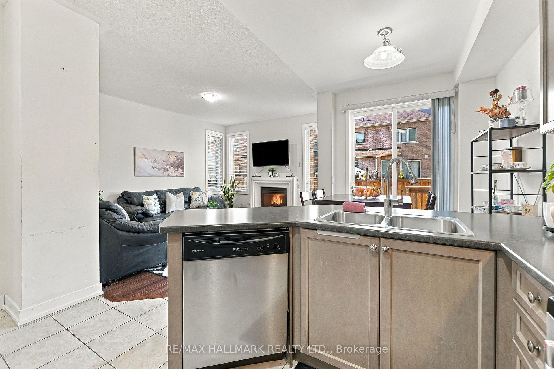 Photo 15 of 18 Trentonian Street, Brampton, Sandringham-Wellington North — HOMEH