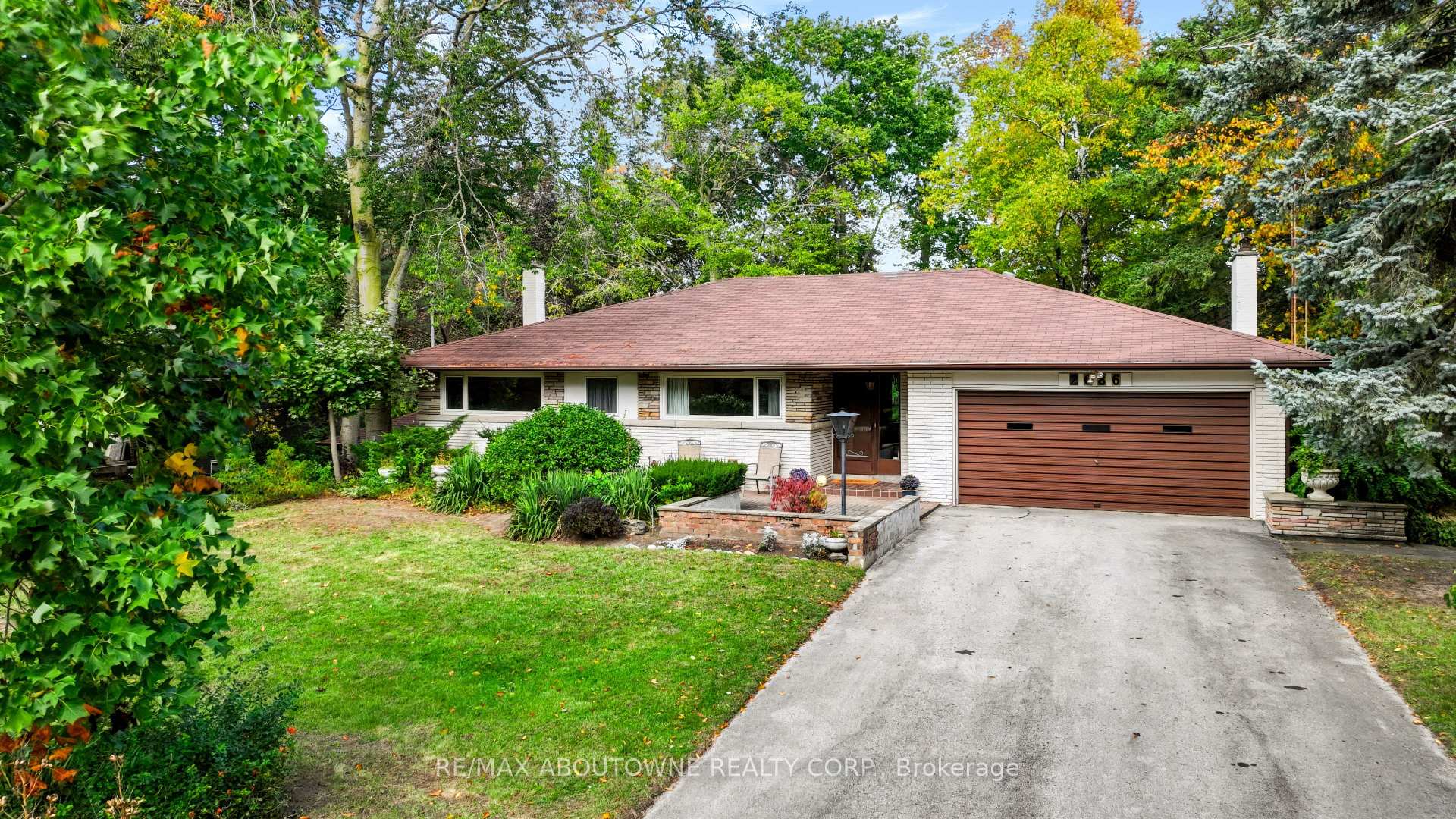 Photo 3 of 2086 Glenforest Crescent, Oakville, Ford — HOMEH
