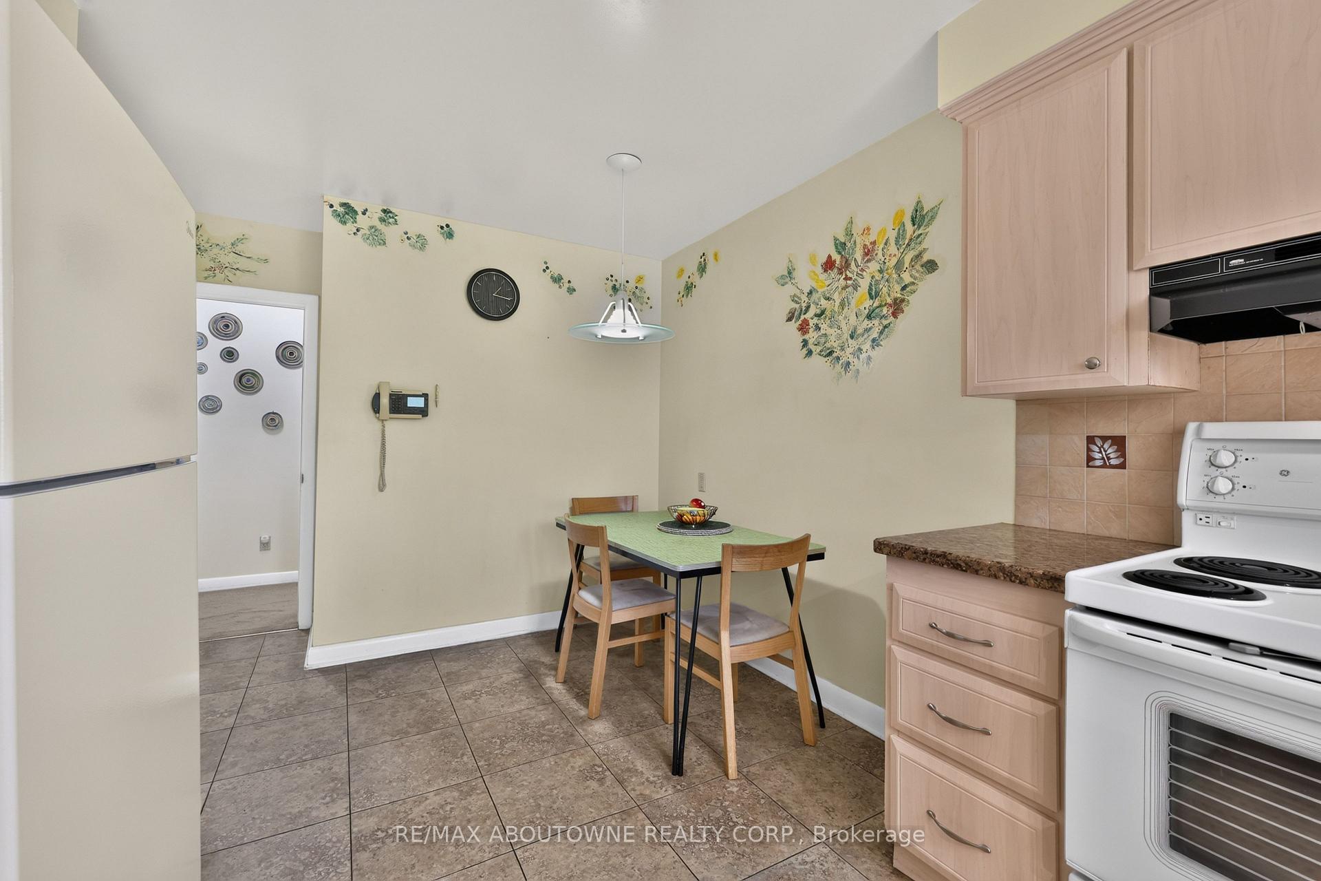 Photo 10 of 2086 Glenforest Crescent, Oakville, Ford — HOMEH