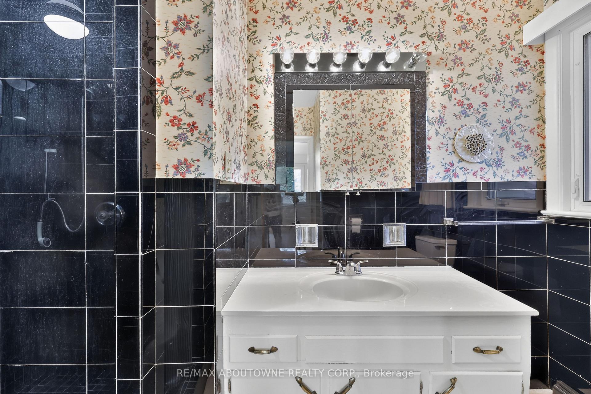 Photo 20 of 2086 Glenforest Crescent, Oakville, Ford — HOMEH