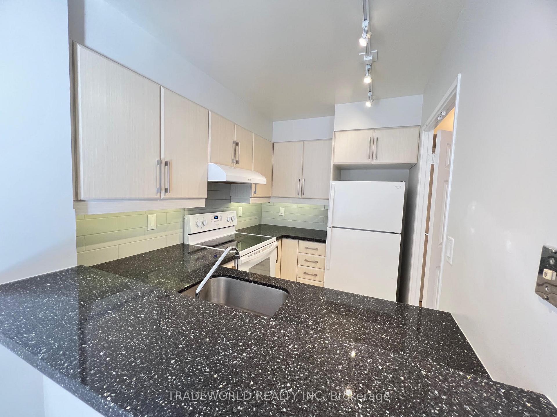 Photo 5 of Unit 808, 7 Carlton Street, Toronto, Church-Yonge Corridor — HOMEH