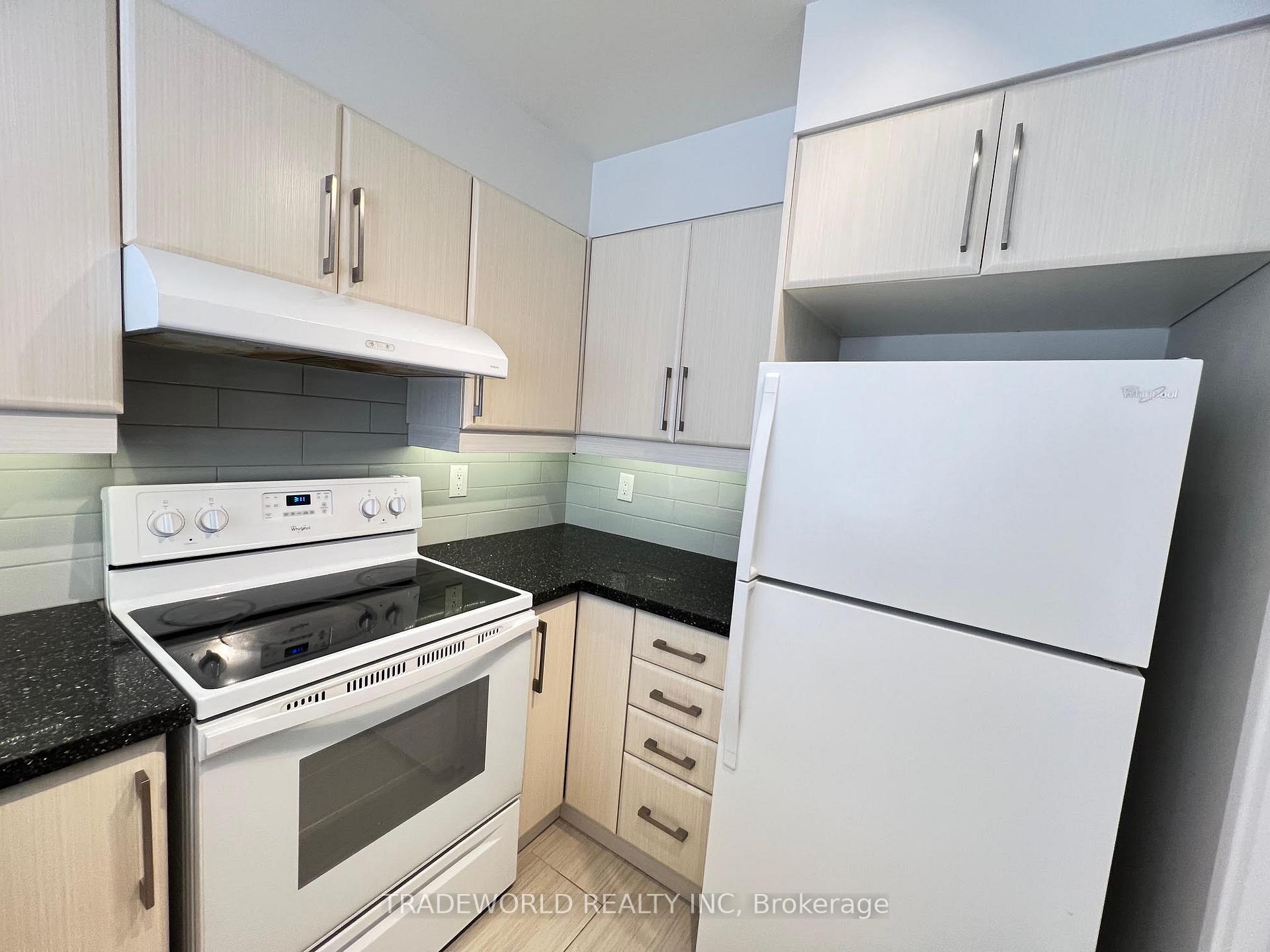 Photo 7 of Unit 808, 7 Carlton Street, Toronto, Church-Yonge Corridor — HOMEH