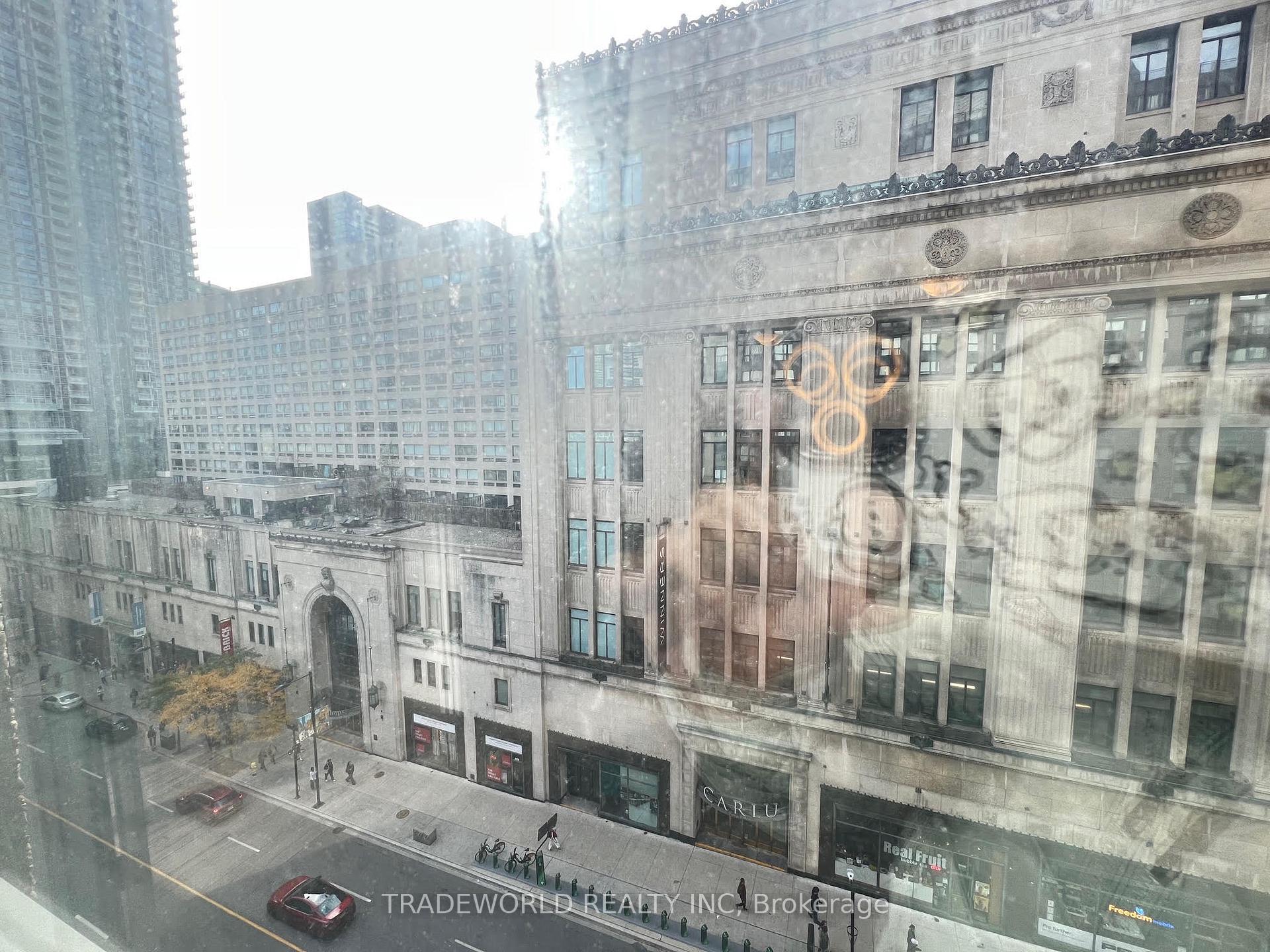 Photo 13 of Unit 808, 7 Carlton Street, Toronto, Church-Yonge Corridor — HOMEH