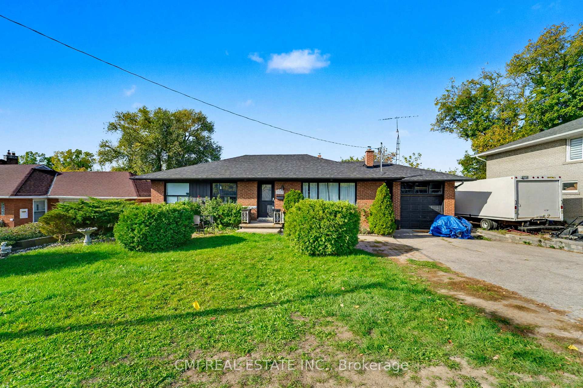 Front of 2610 Islington Avenue