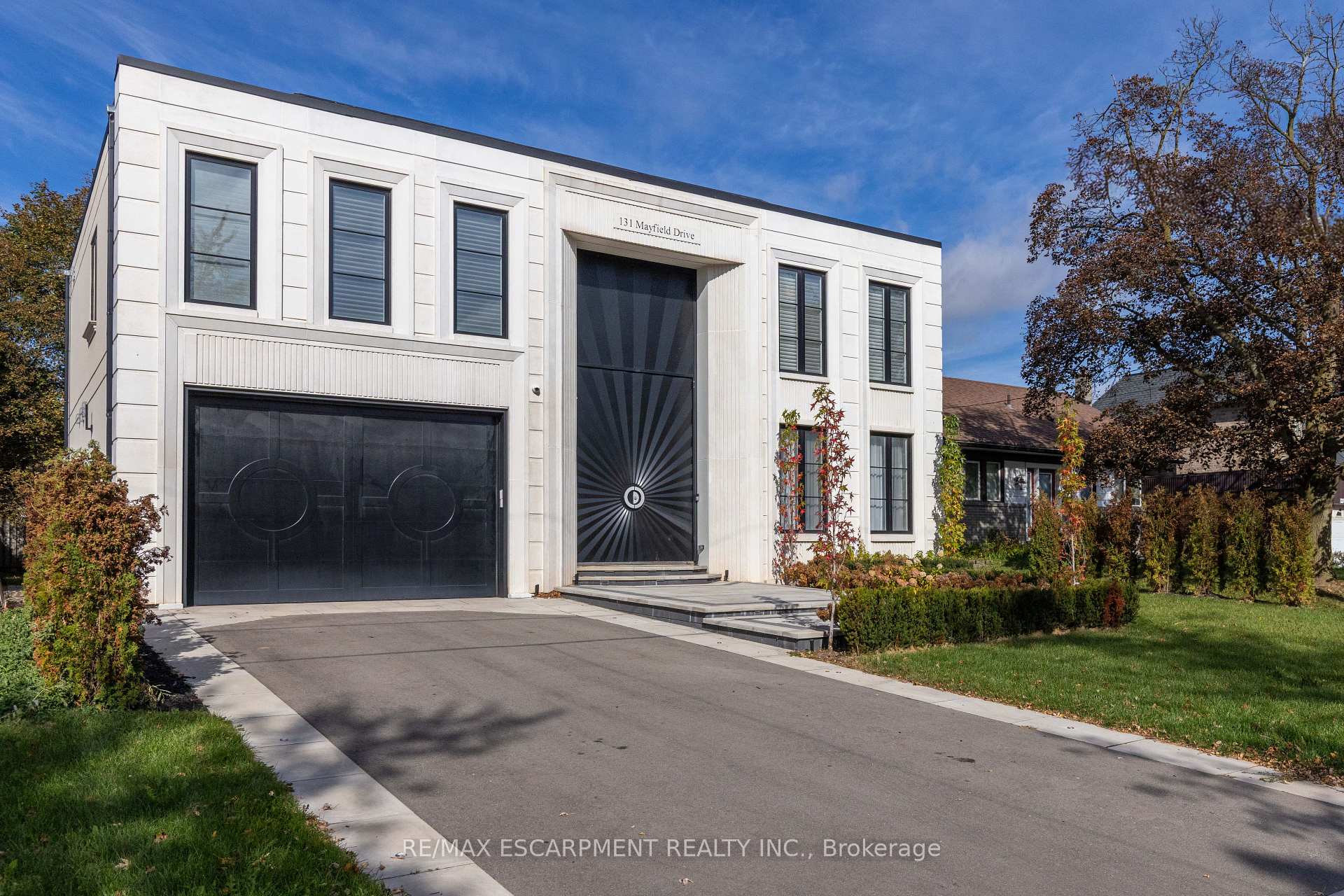 Photo 2 of 131 Mayfield Drive, Oakville, College Park — HOMEH