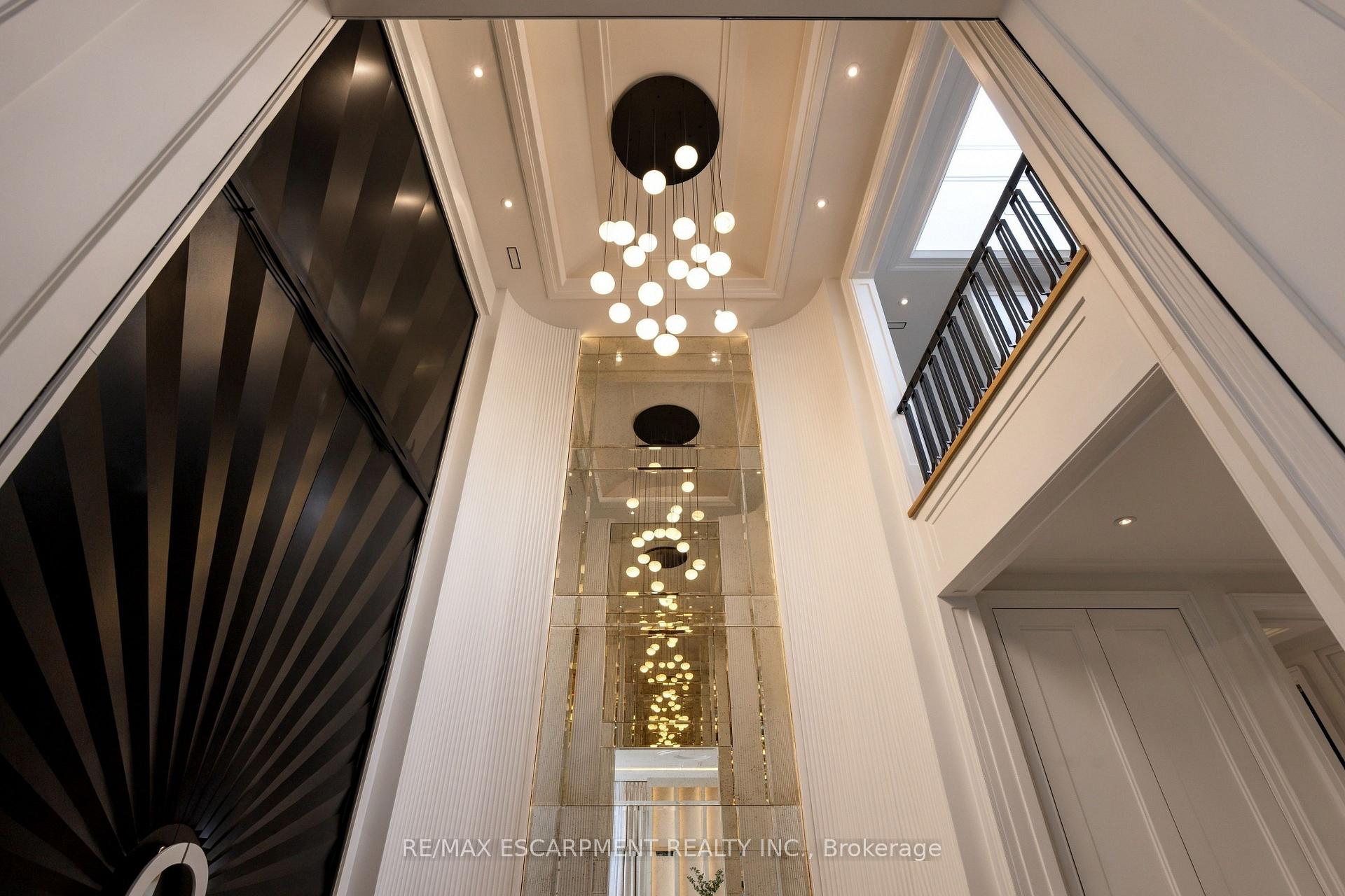 Photo 8 of 131 Mayfield Drive, Oakville, College Park — HOMEH