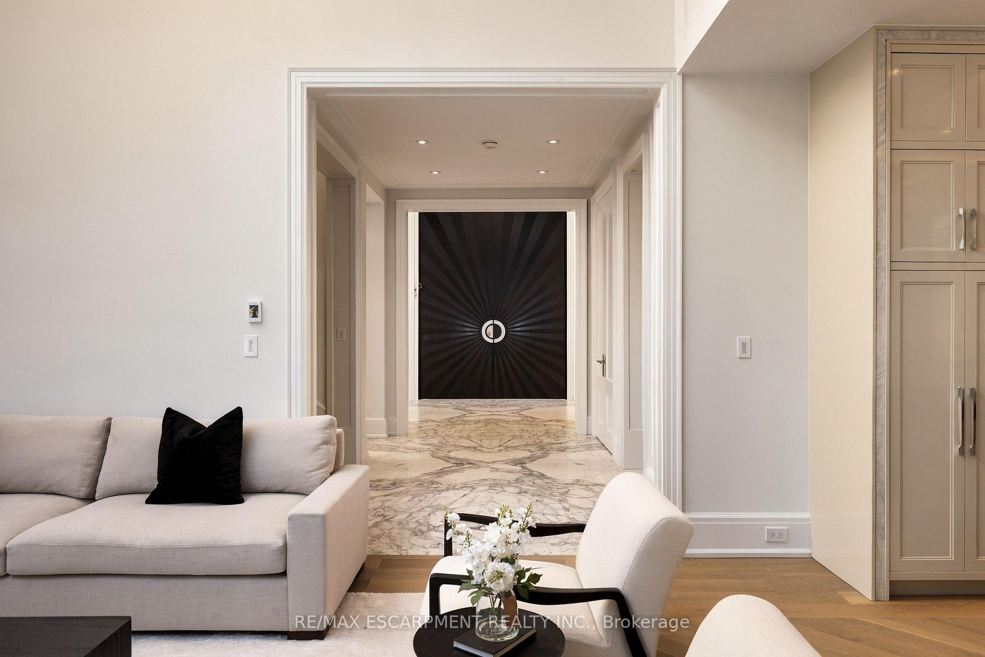 Photo 9 of 131 Mayfield Drive, Oakville, College Park — HOMEH