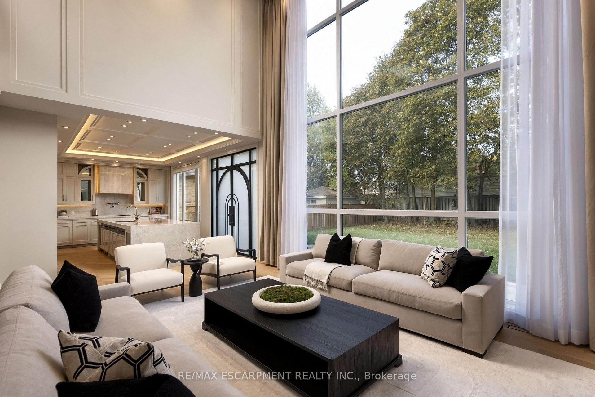 Photo 12 of 131 Mayfield Drive, Oakville, College Park — HOMEH