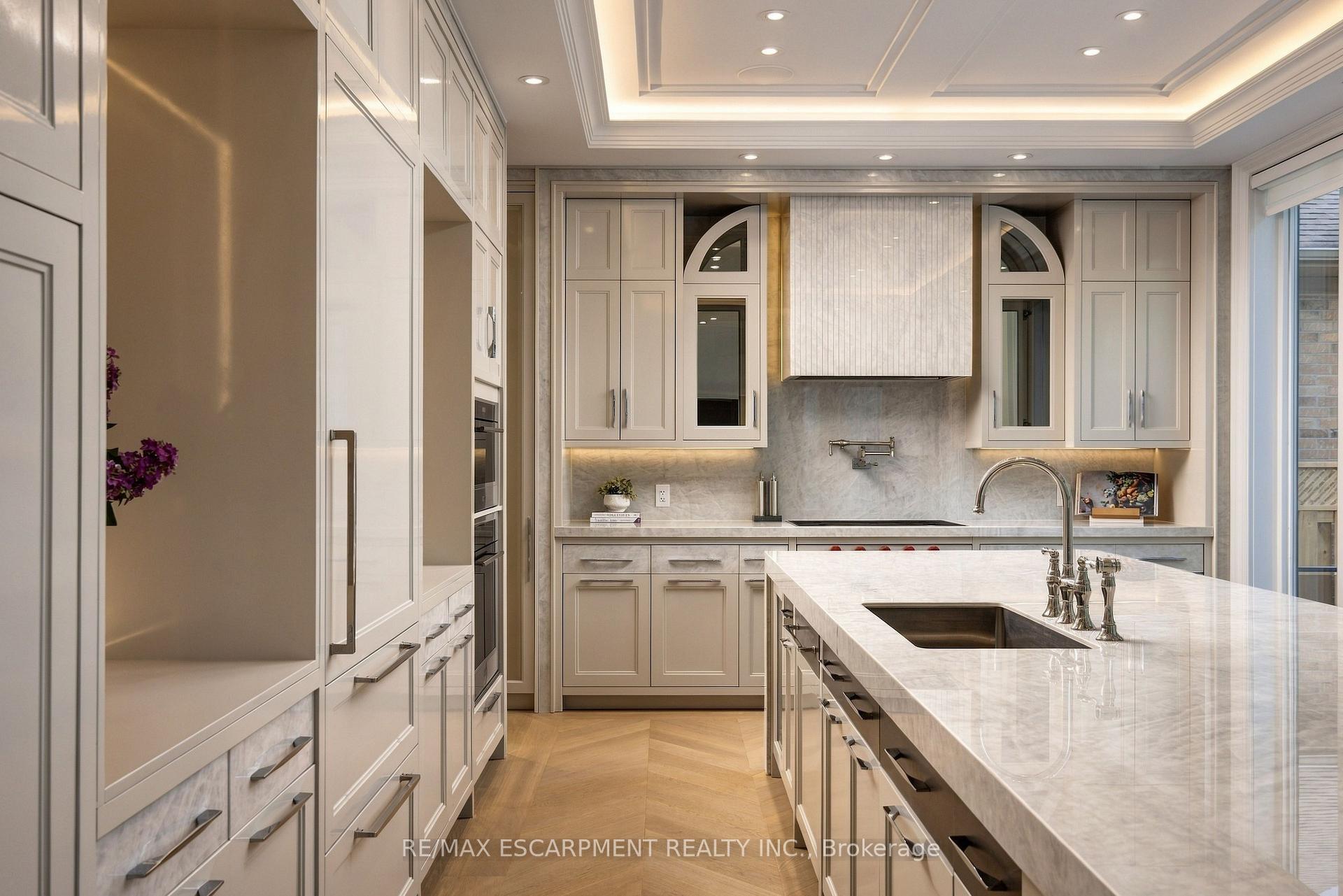 Photo 16 of 131 Mayfield Drive, Oakville, College Park — HOMEH