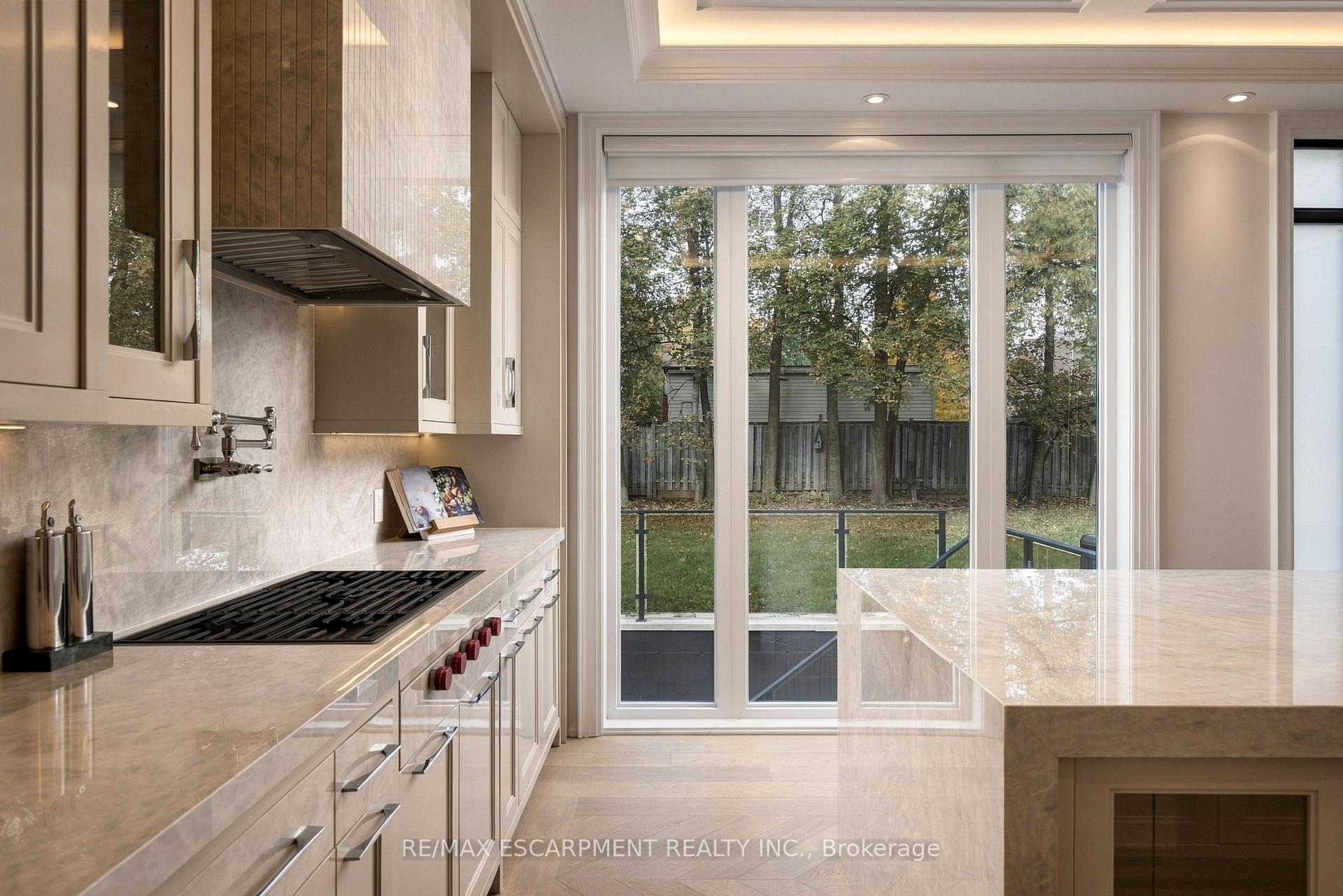Photo 18 of 131 Mayfield Drive, Oakville, College Park — HOMEH