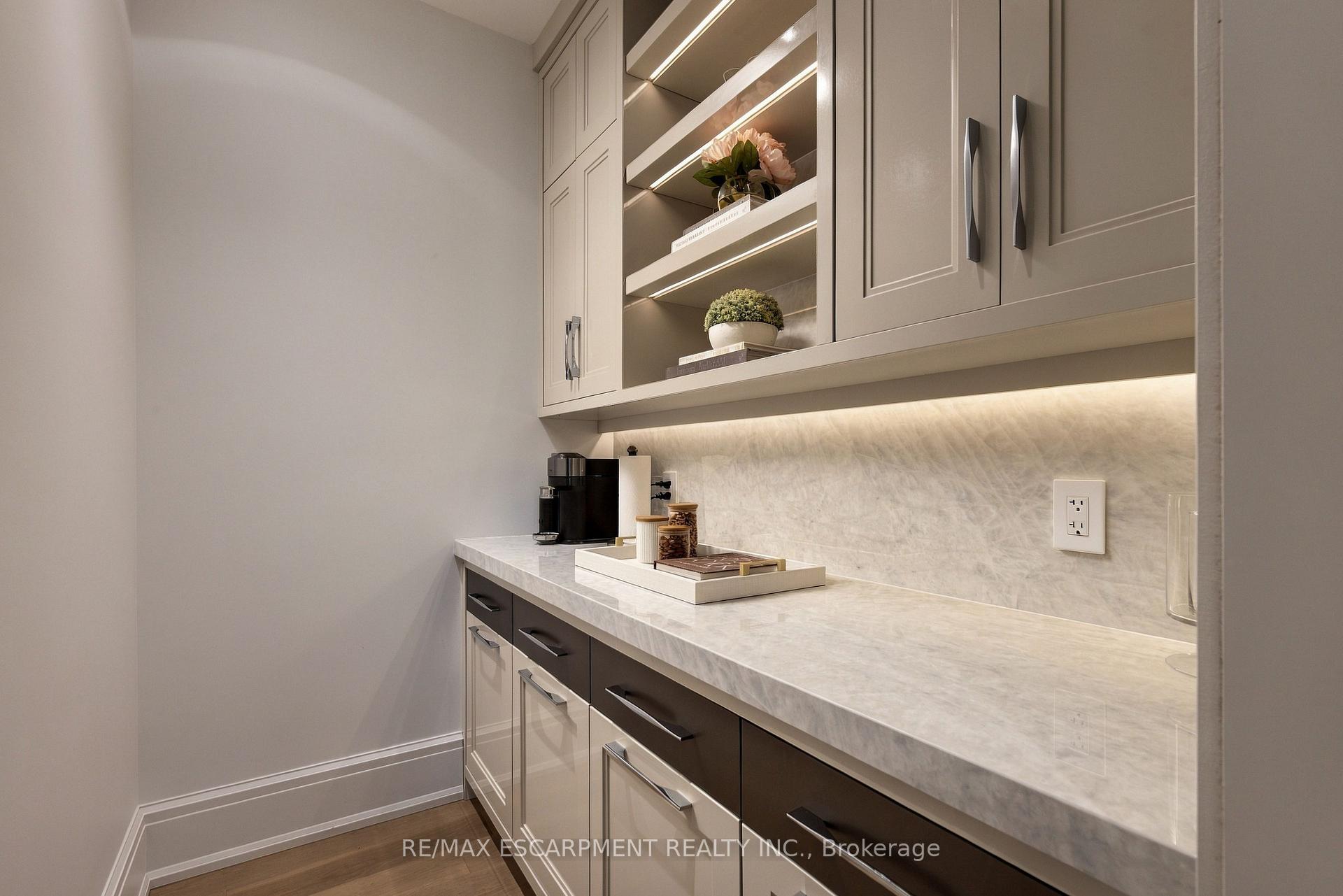 Photo 20 of 131 Mayfield Drive, Oakville, College Park — HOMEH