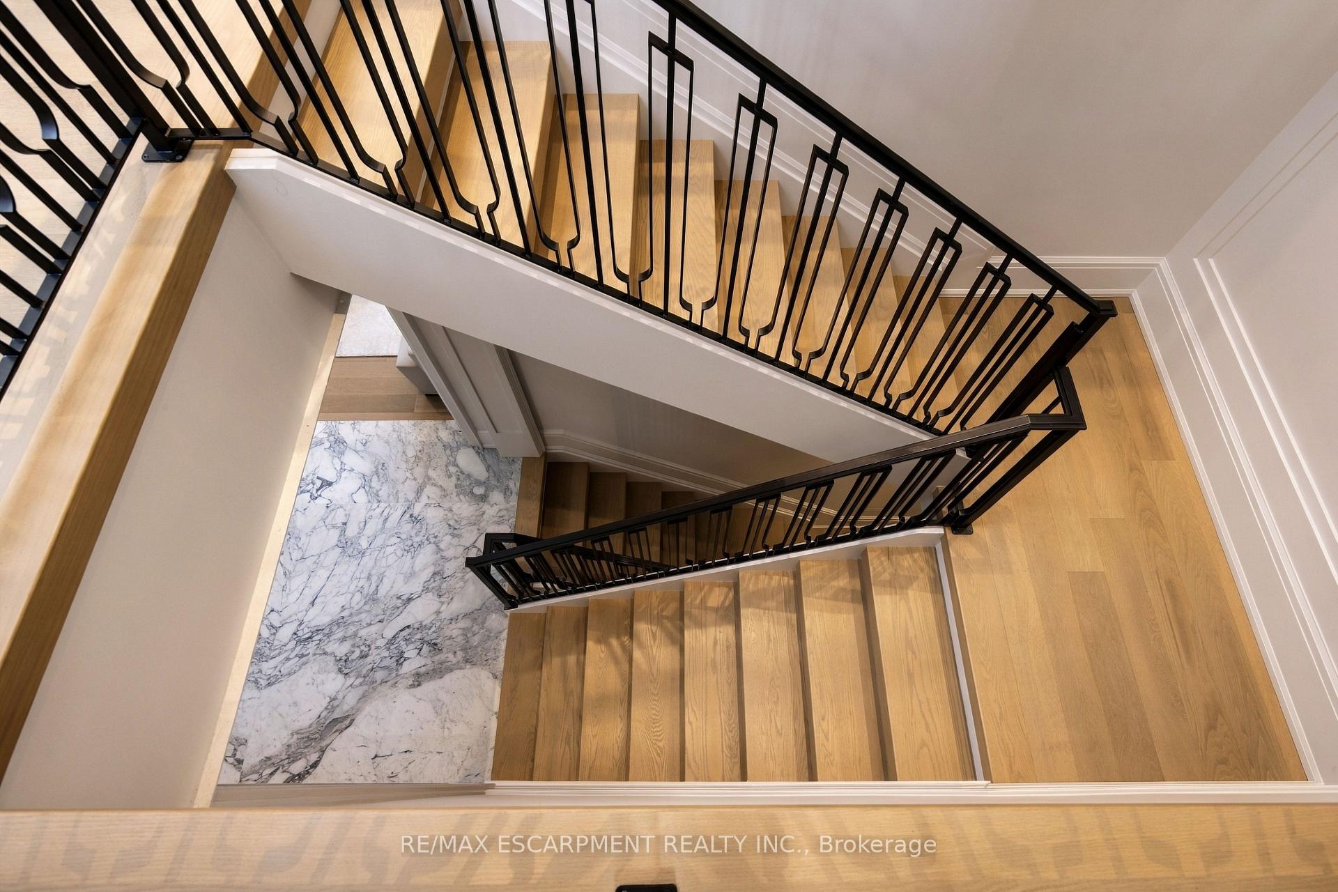 Photo 23 of 131 Mayfield Drive, Oakville, College Park — HOMEH