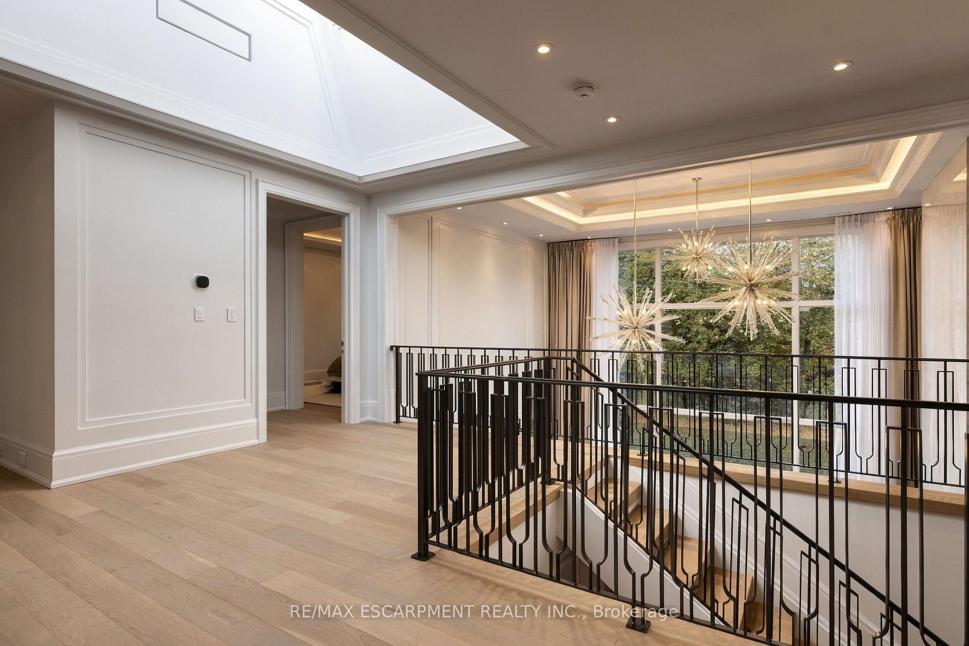 Photo 24 of 131 Mayfield Drive, Oakville, College Park — HOMEH