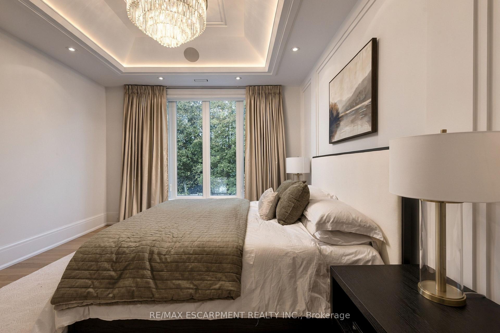 Photo 25 of 131 Mayfield Drive, Oakville, College Park — HOMEH