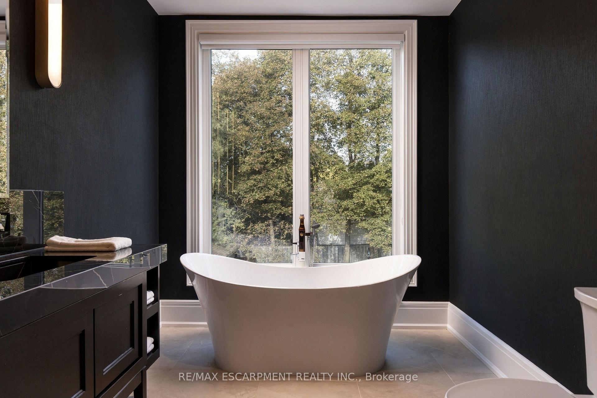 Photo 27 of 131 Mayfield Drive, Oakville, College Park — HOMEH