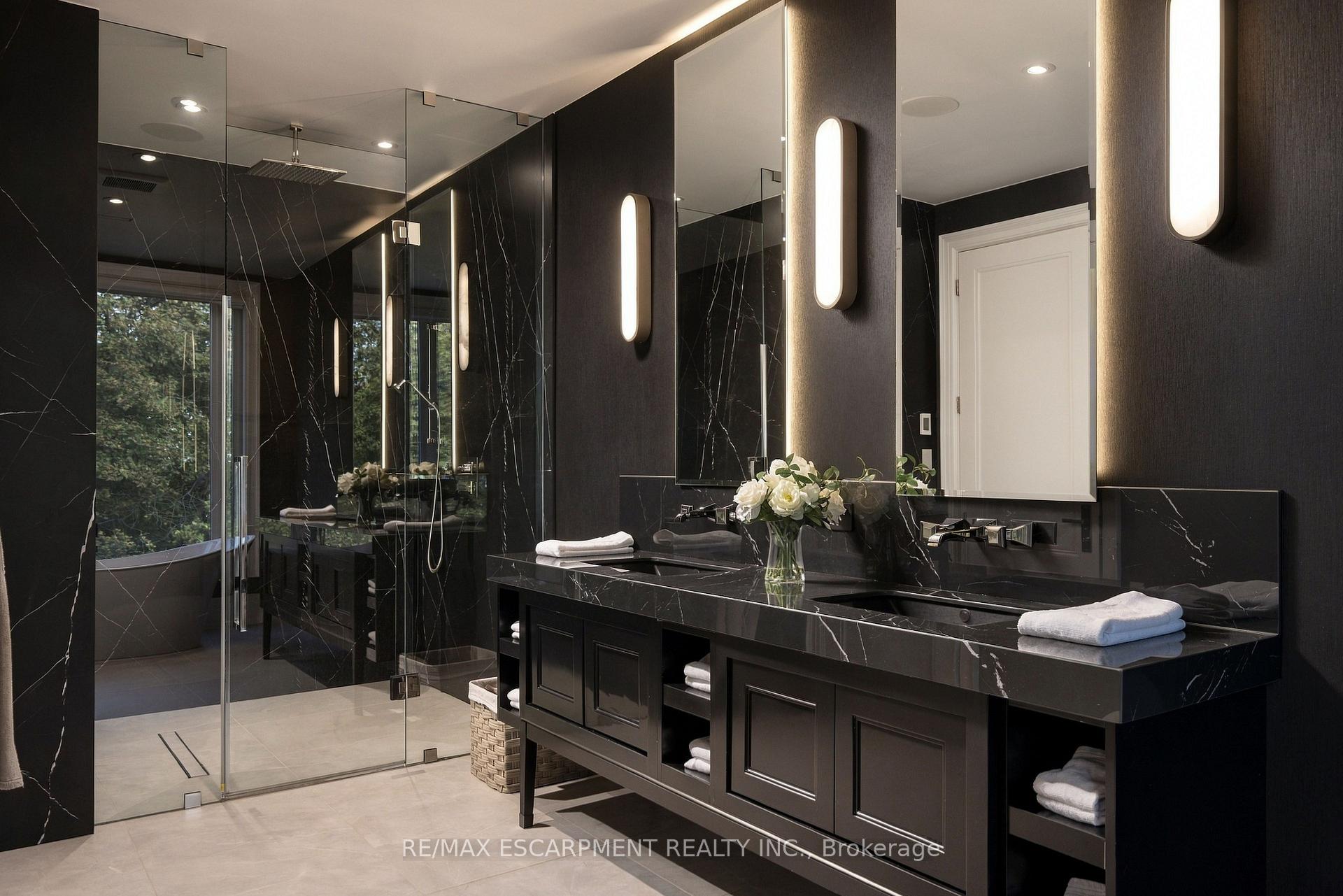 Photo 29 of 131 Mayfield Drive, Oakville, College Park — HOMEH