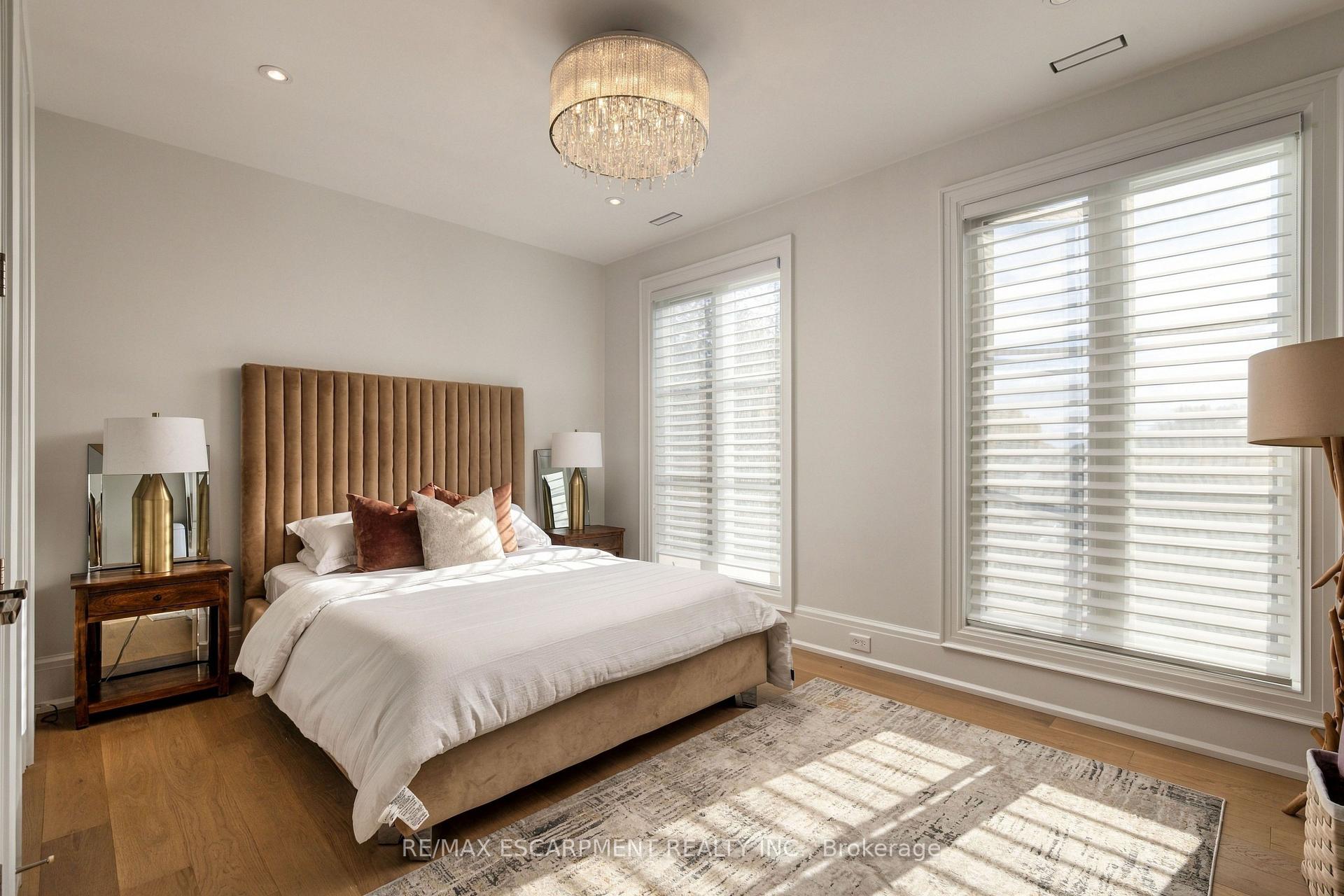 Photo 31 of 131 Mayfield Drive, Oakville, College Park — HOMEH