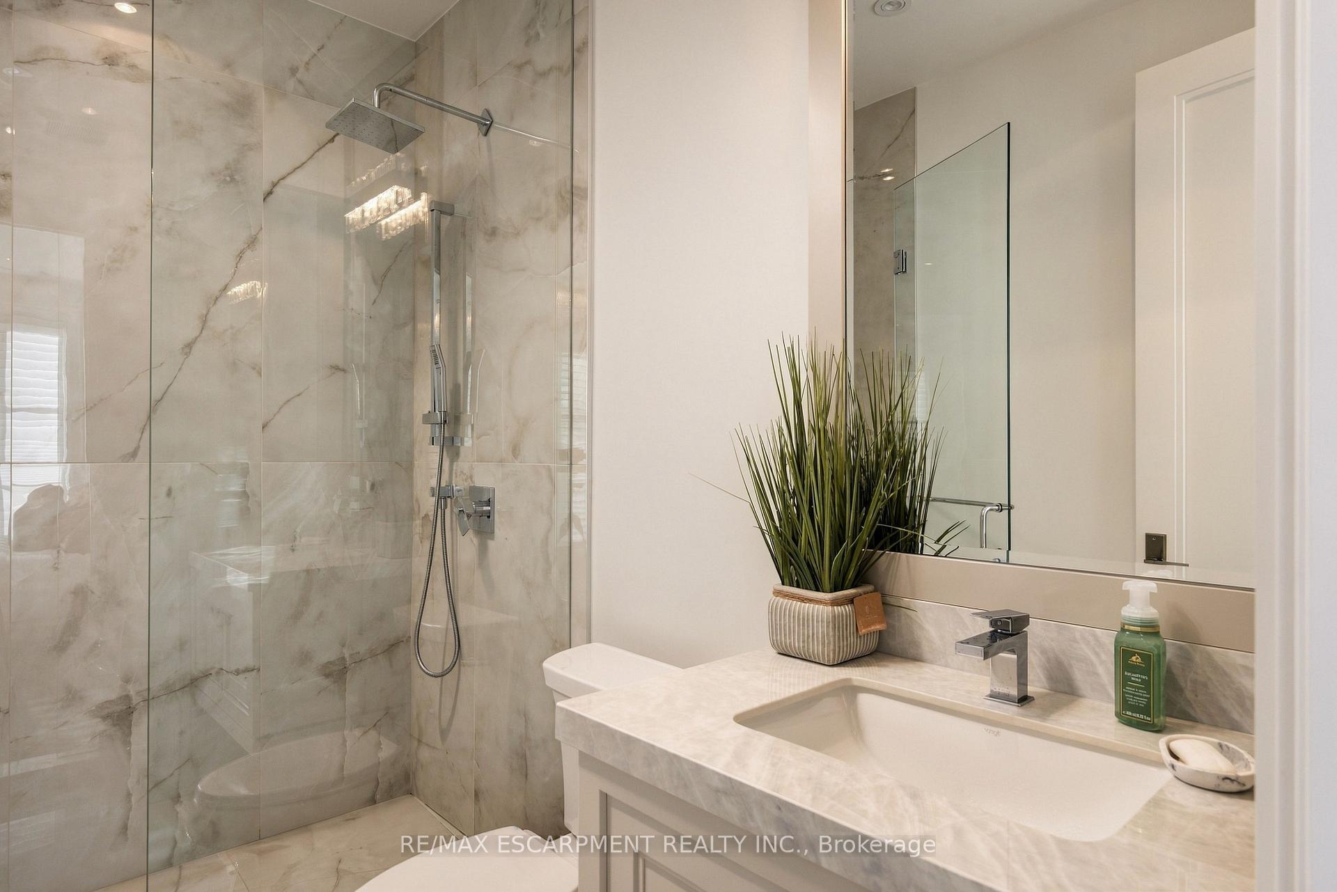 Photo 33 of 131 Mayfield Drive, Oakville, College Park — HOMEH