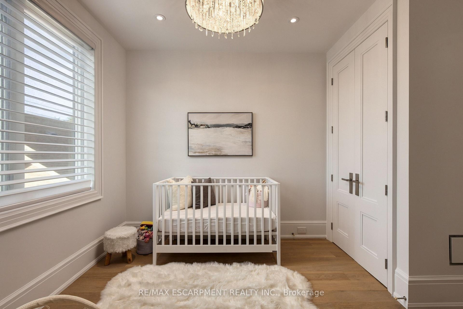 Photo 34 of 131 Mayfield Drive, Oakville, College Park — HOMEH