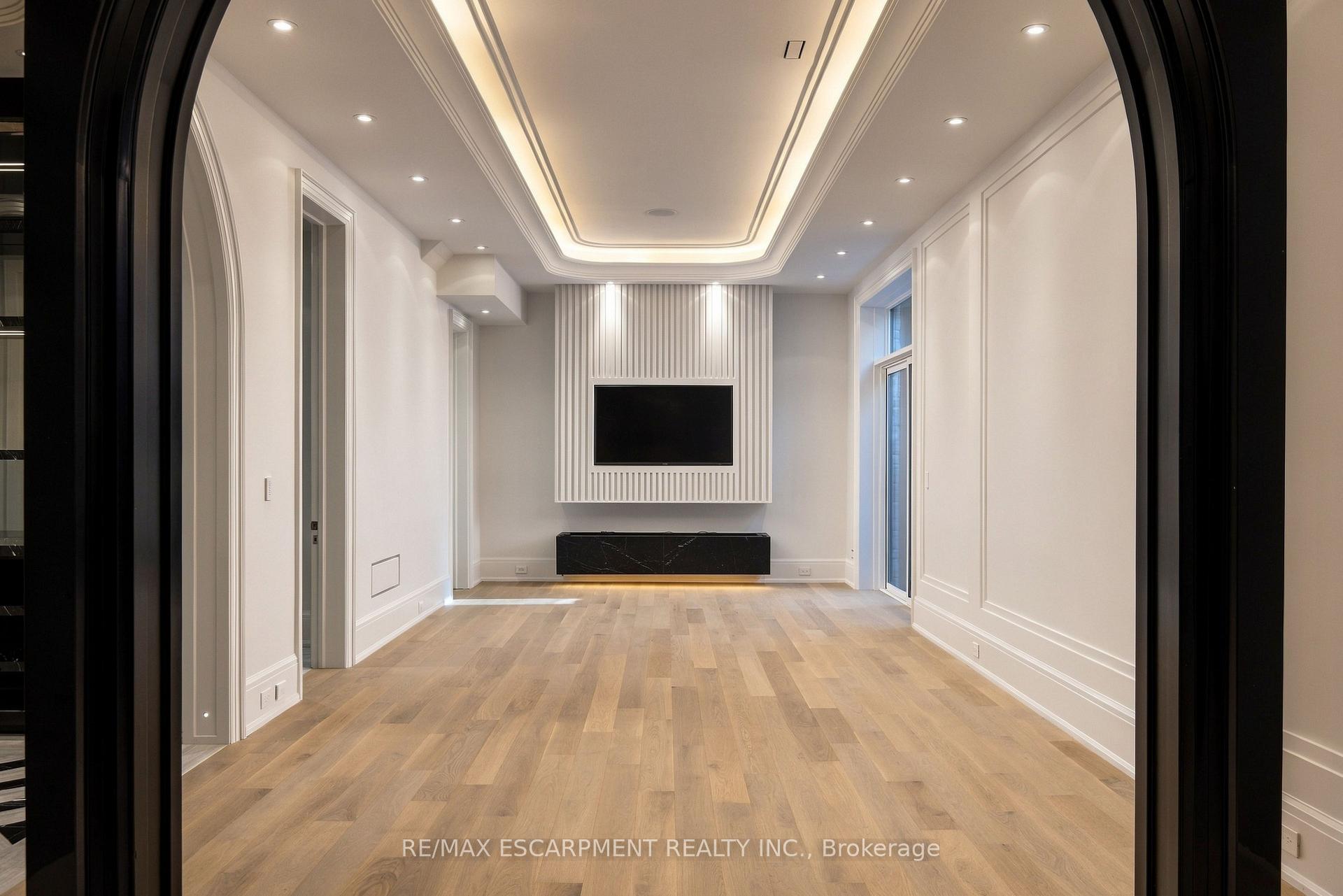 Photo 44 of 131 Mayfield Drive, Oakville, College Park — HOMEH