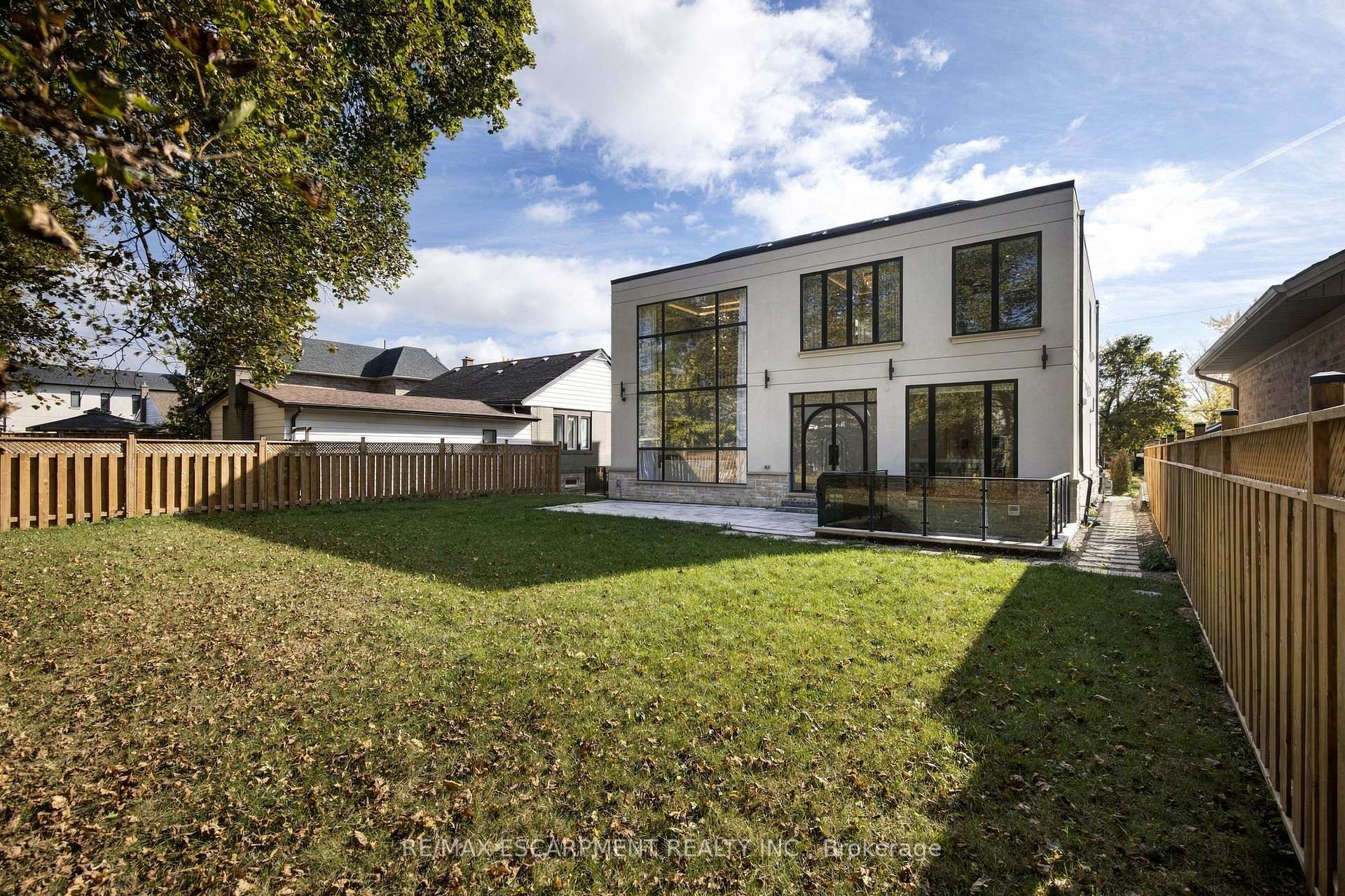 Photo 50 of 131 Mayfield Drive, Oakville, College Park — HOMEH