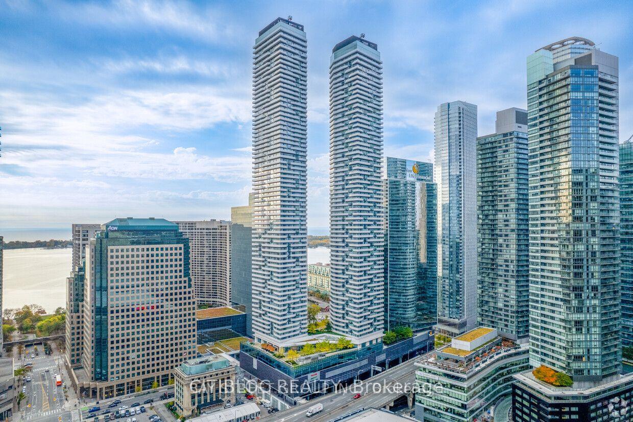 Photo 2 of Unit 2011, 88 Harbour Street, Toronto, Waterfront Communities — HOMEH