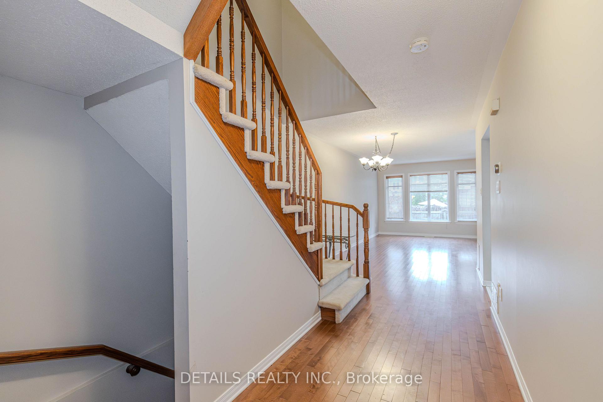 Photo 3 of 143 Gatespark Private, Ottawa, Kanata - Kanata Lakes/Heritage Hills — HOMEH