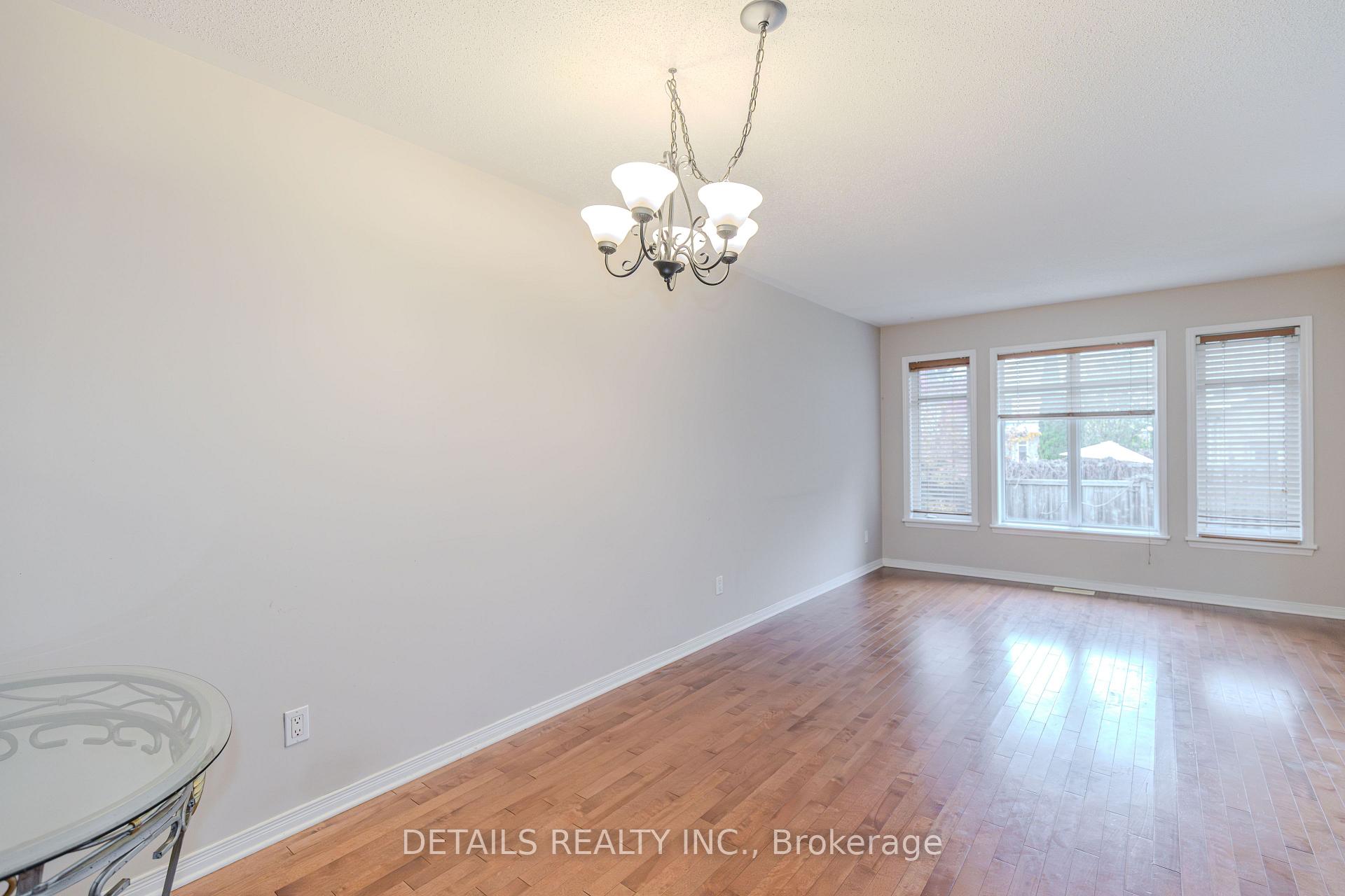 Photo 6 of 143 Gatespark Private, Ottawa, Kanata - Kanata Lakes/Heritage Hills — HOMEH