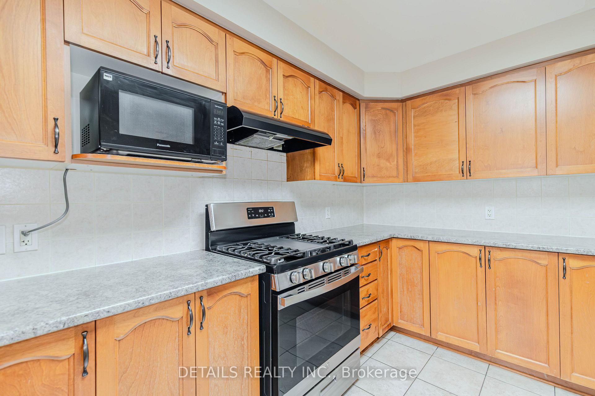 Photo 11 of 143 Gatespark Private, Ottawa, Kanata - Kanata Lakes/Heritage Hills — HOMEH