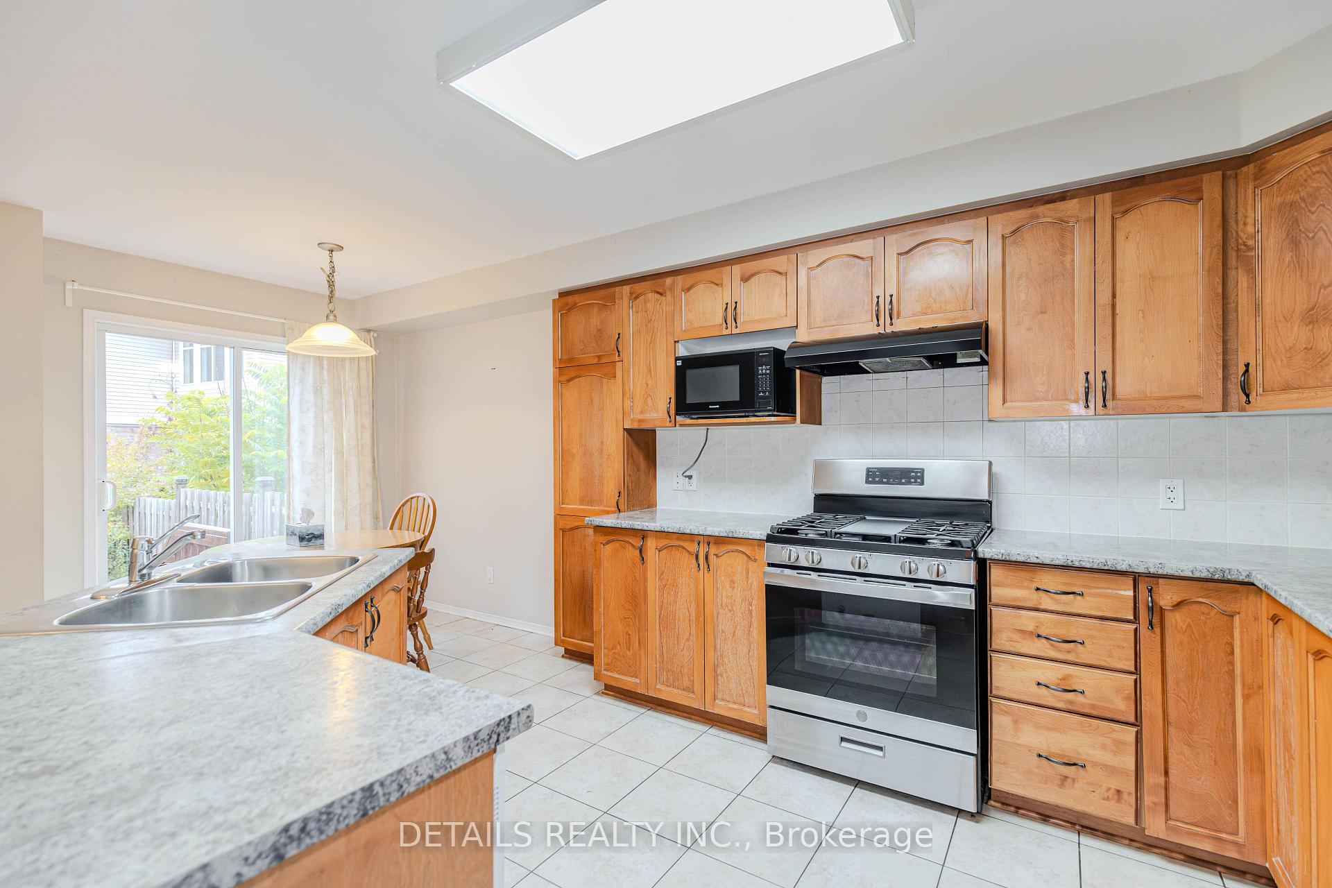 Photo 12 of 143 Gatespark Private, Ottawa, Kanata - Kanata Lakes/Heritage Hills — HOMEH
