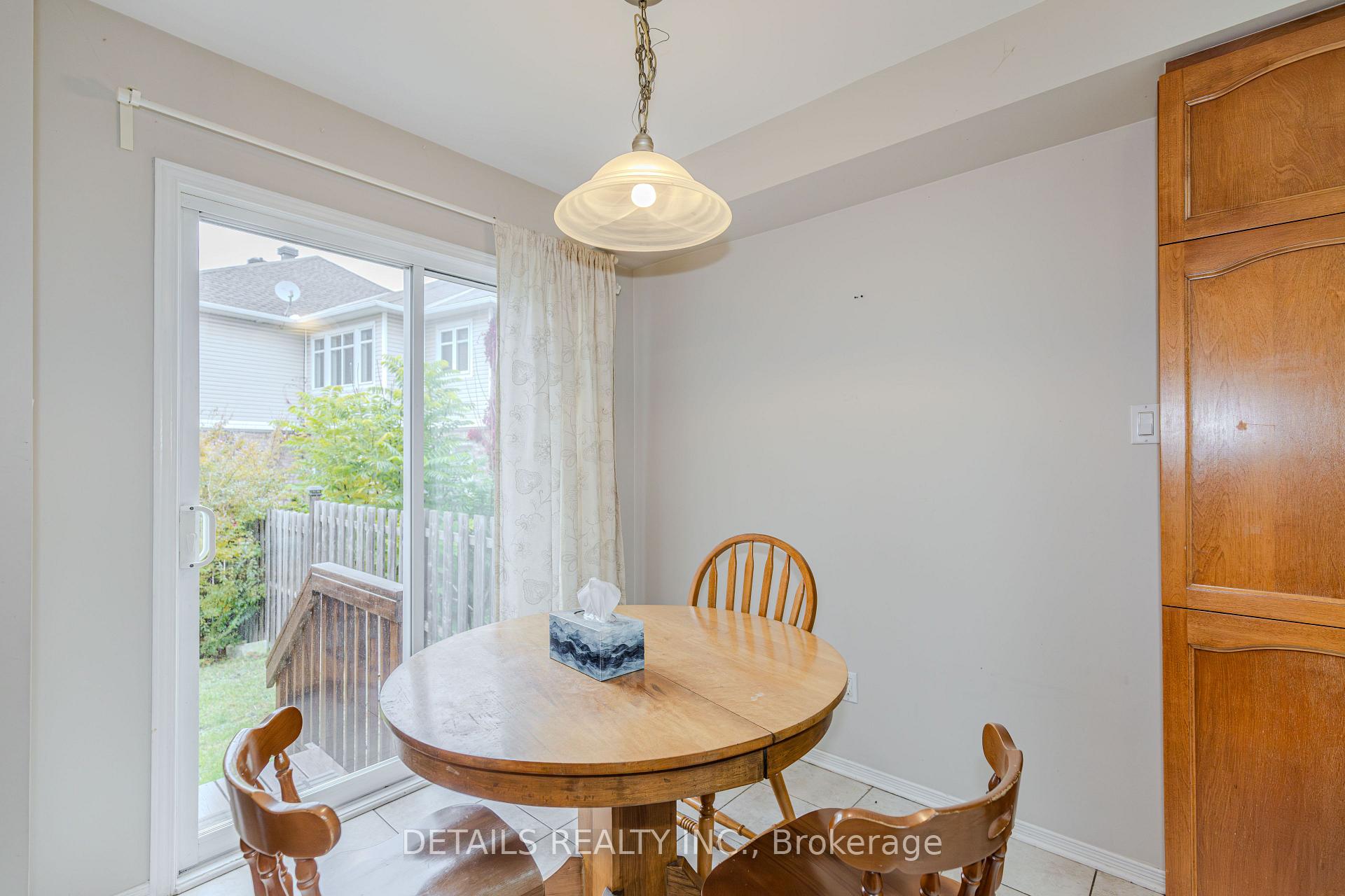 Photo 13 of 143 Gatespark Private, Ottawa, Kanata - Kanata Lakes/Heritage Hills — HOMEH