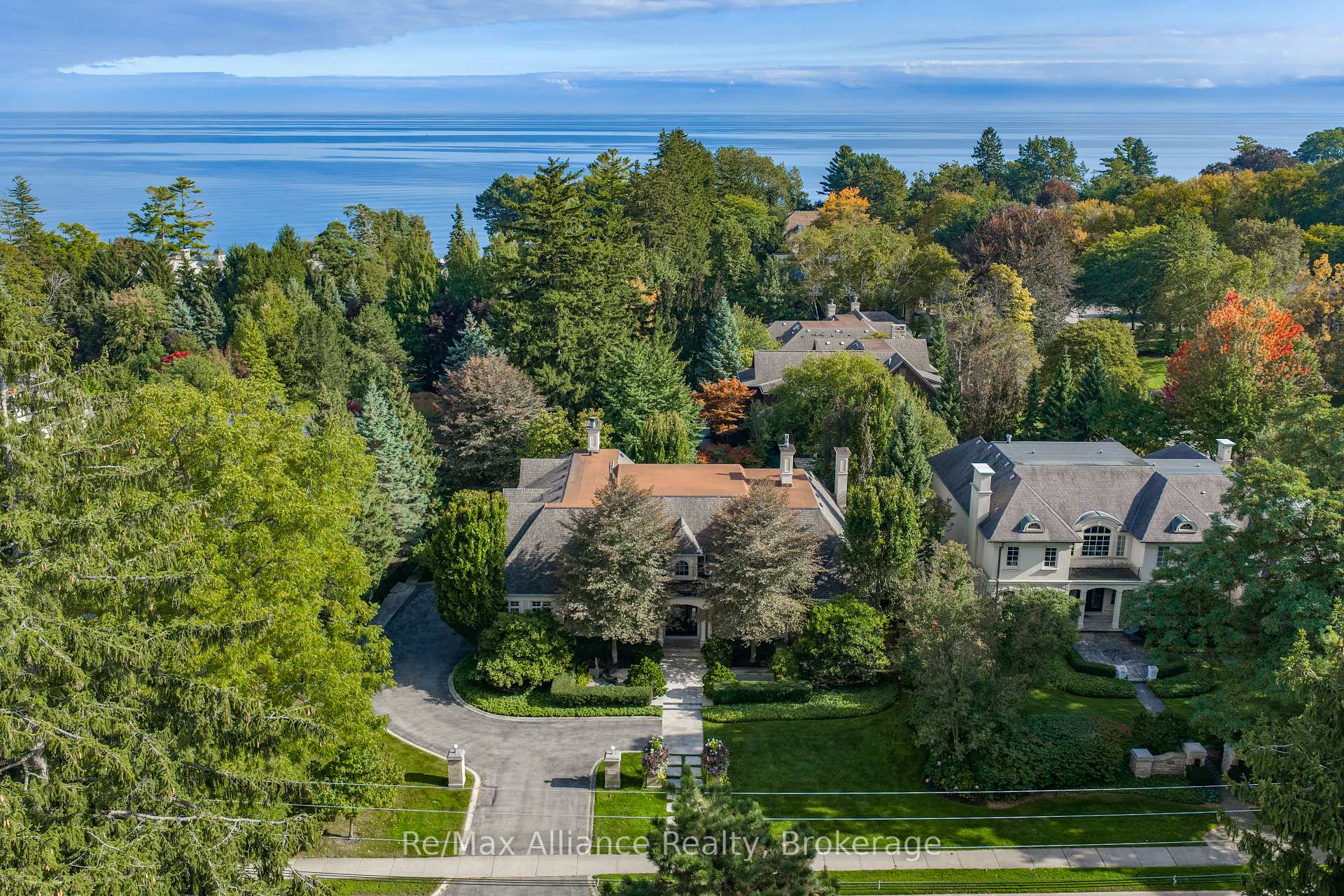 Photo 3 of 1426 Lakeshore Road E, Oakville, Bronte Creek — HOMEH