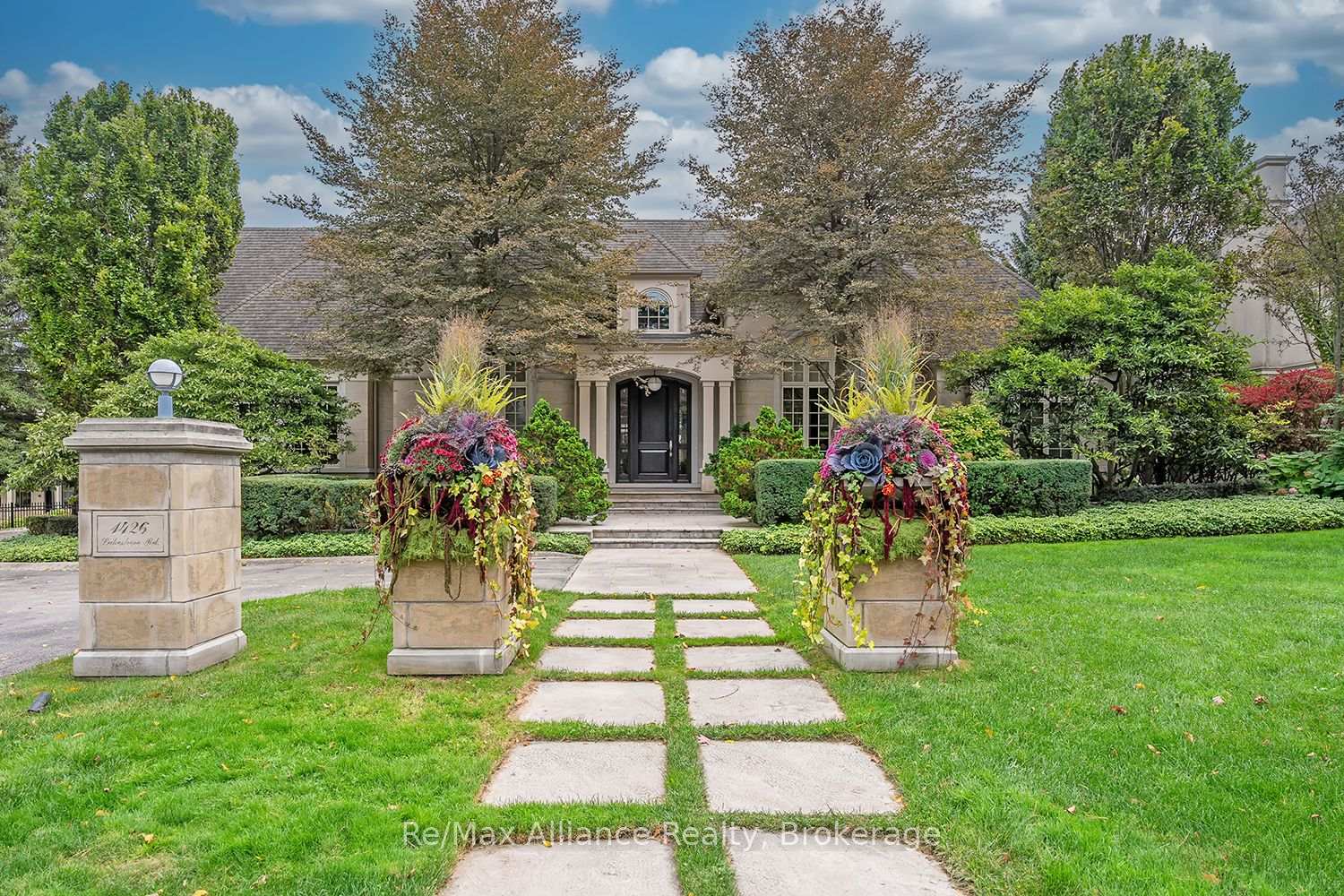 Photo 4 of 1426 Lakeshore Road E, Oakville, Bronte Creek — HOMEH
