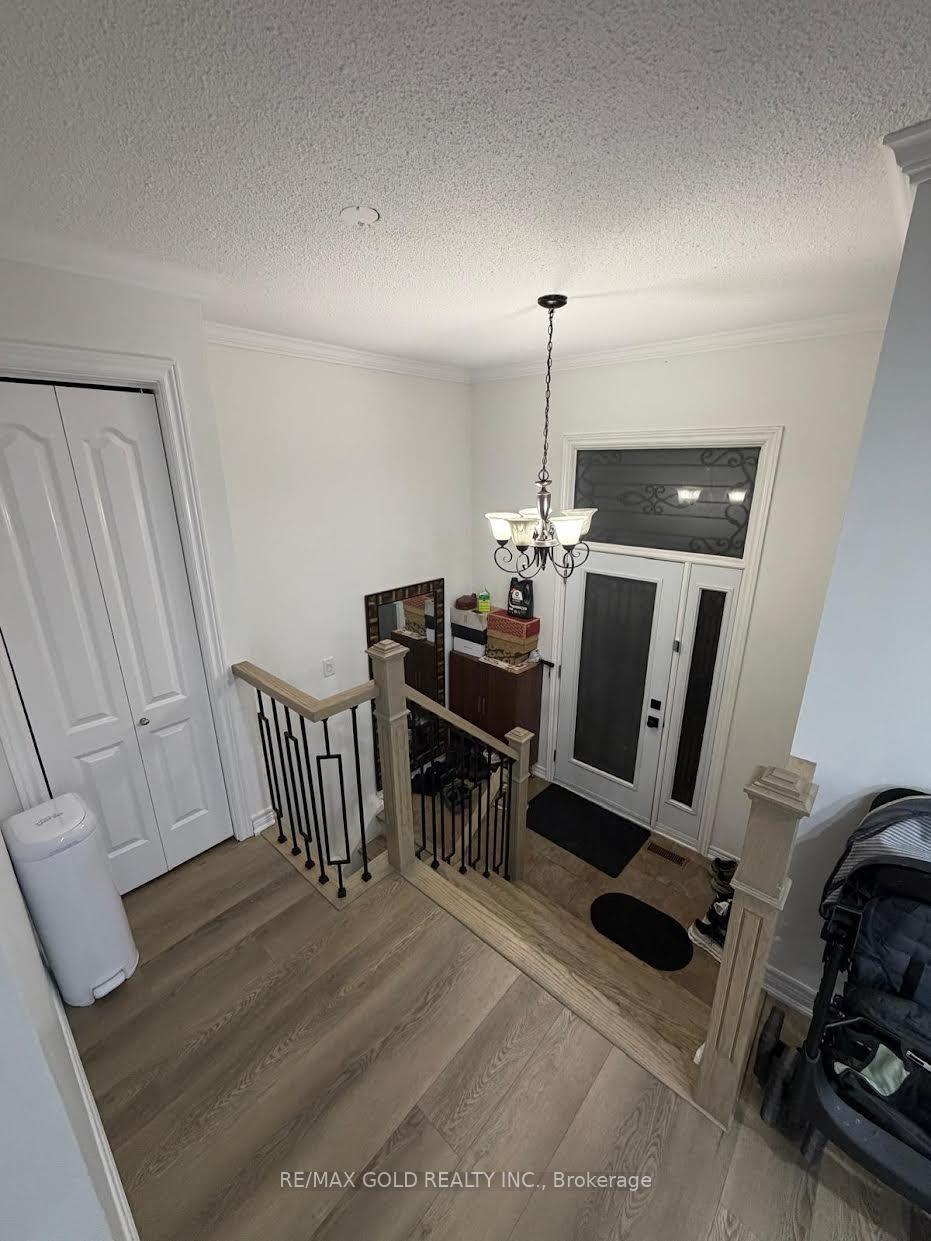 Photo 2 of 210 Harold Street, Brampton, Brampton South — HOMEH