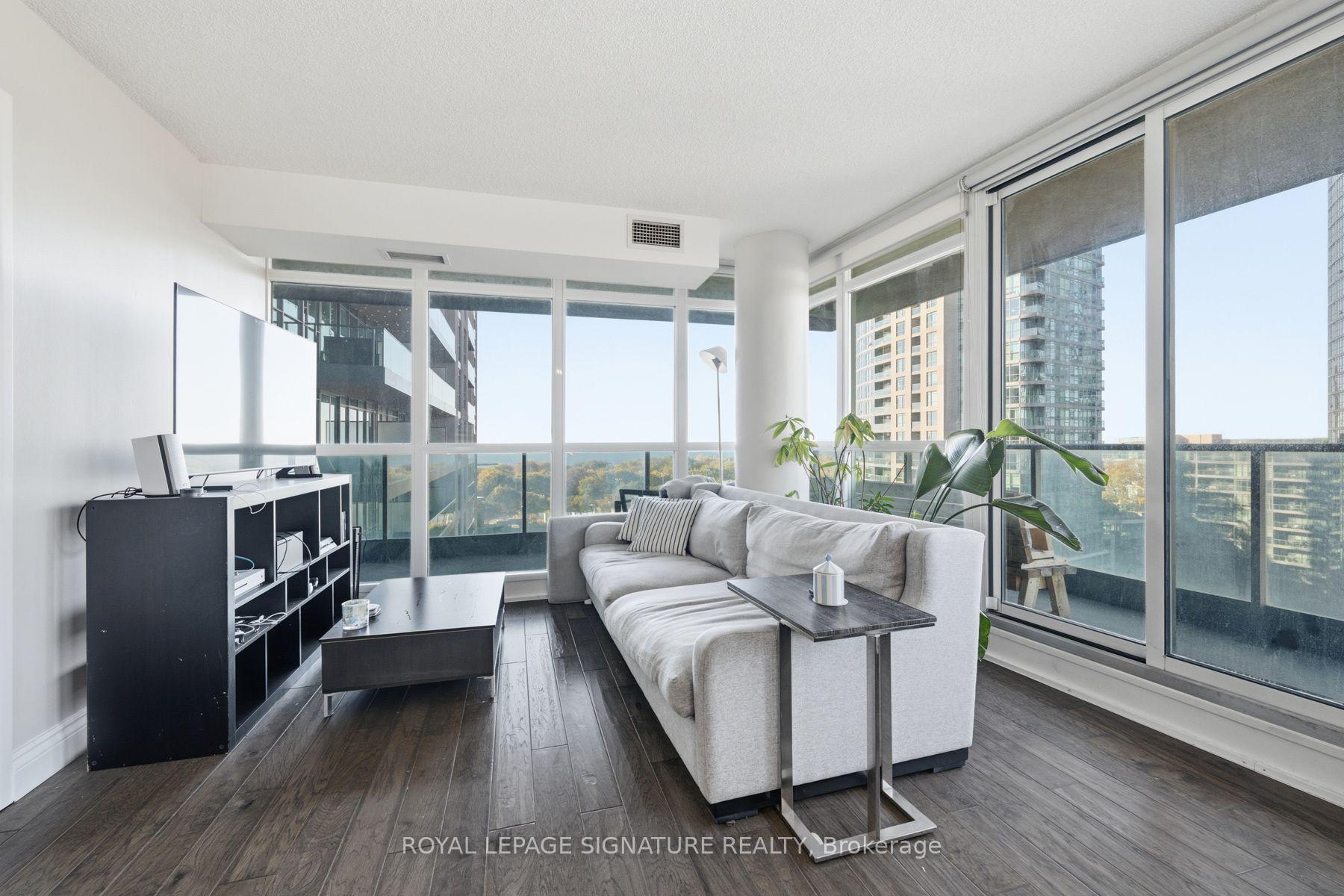 Front of Unit 1359, 209 Fort York Boulevard