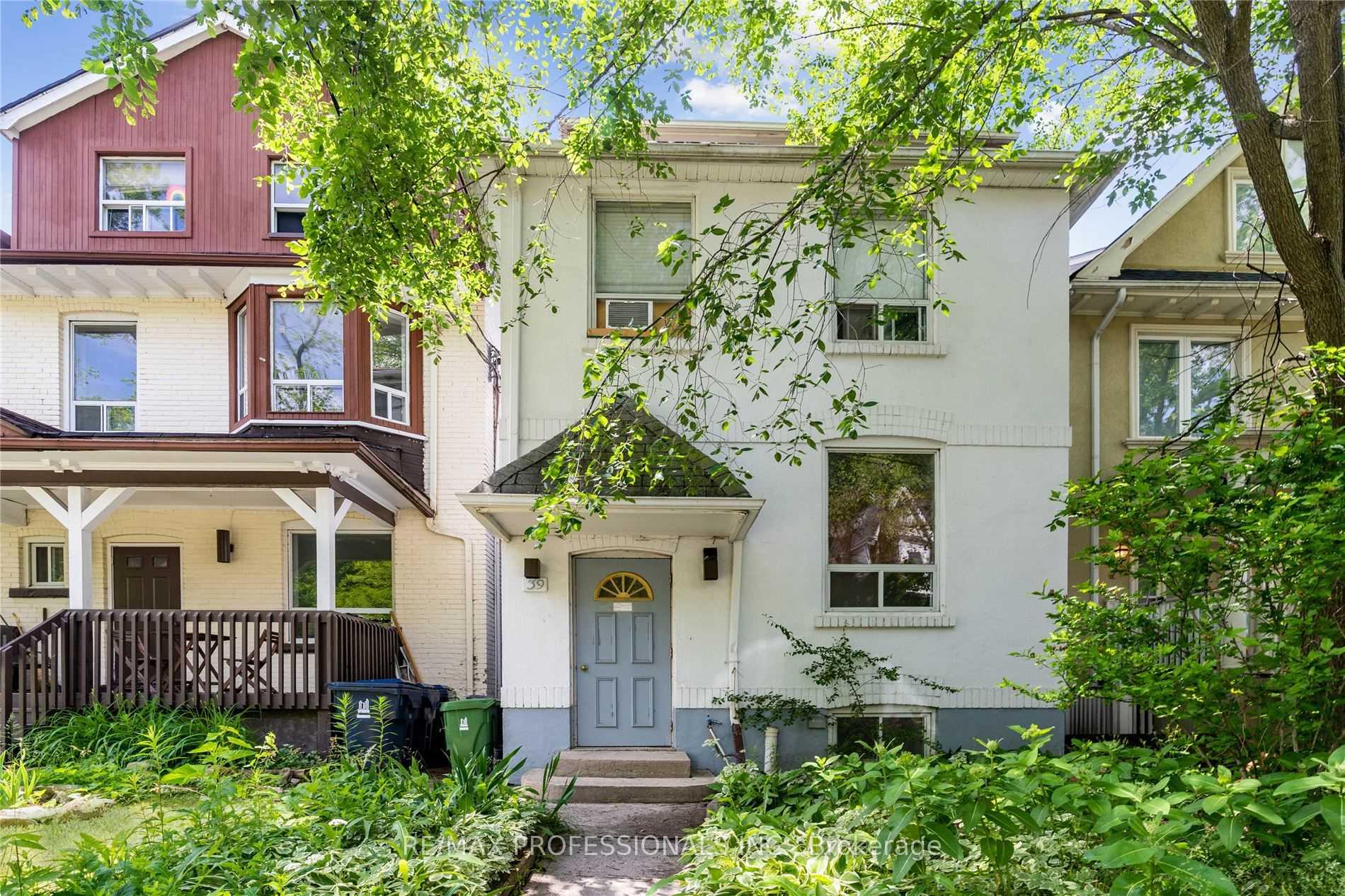 Photo of Unit 1, 39 Albemarle Avenue