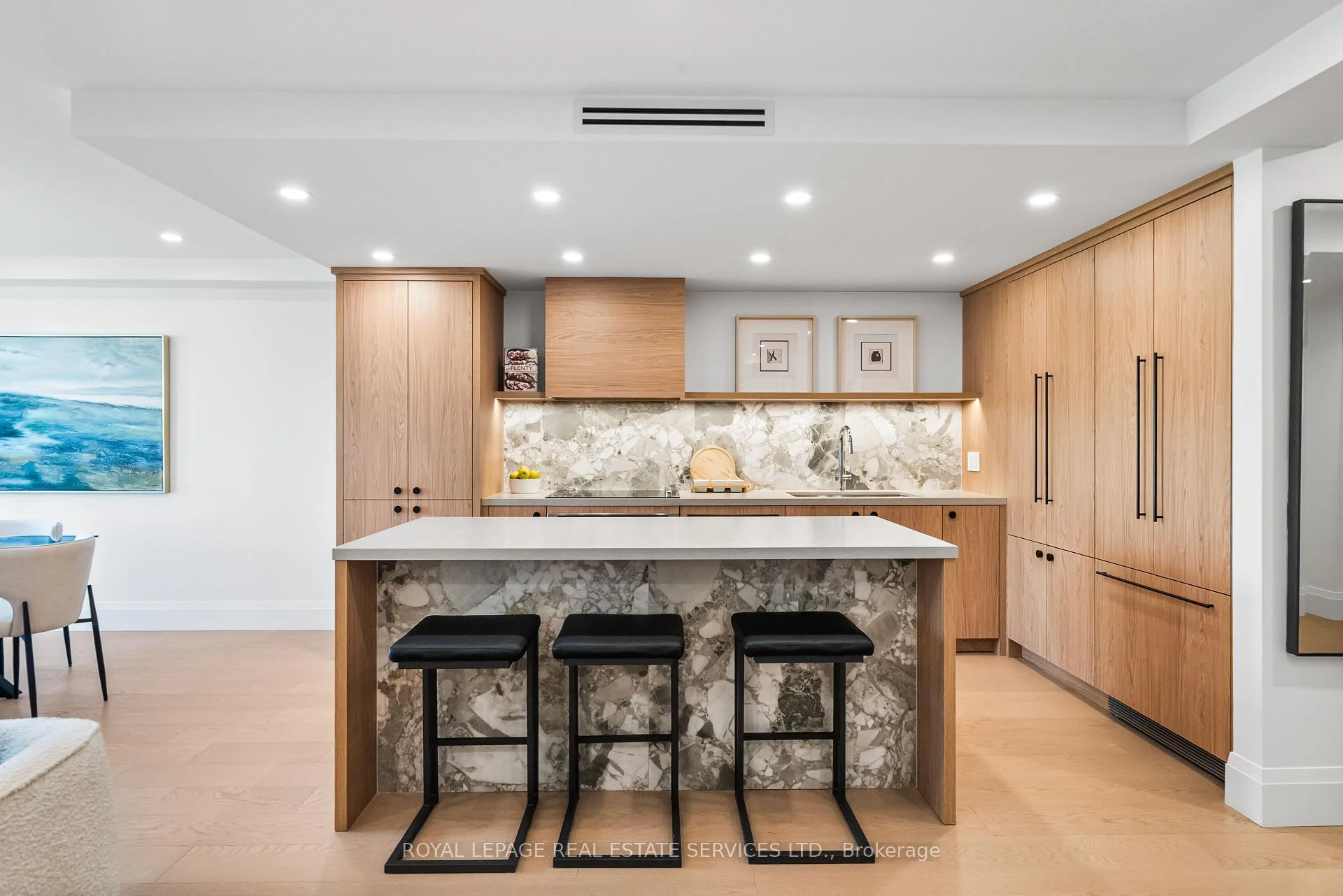 Photo of Unit 402, 349 St. Clair Avenue W
