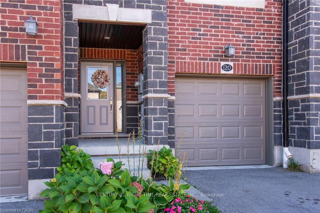 Photo 2 of 120 Monarch Woods Drive, Kitchener — HOMEH