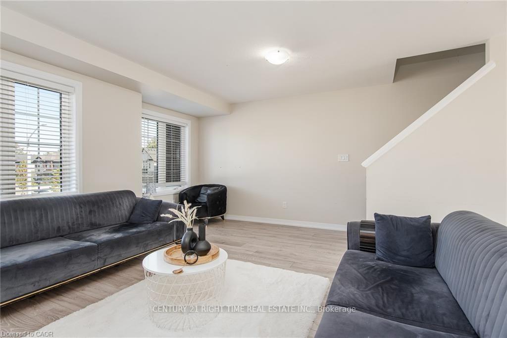 Photo 3 of 120 Monarch Woods Drive, Kitchener — HOMEH